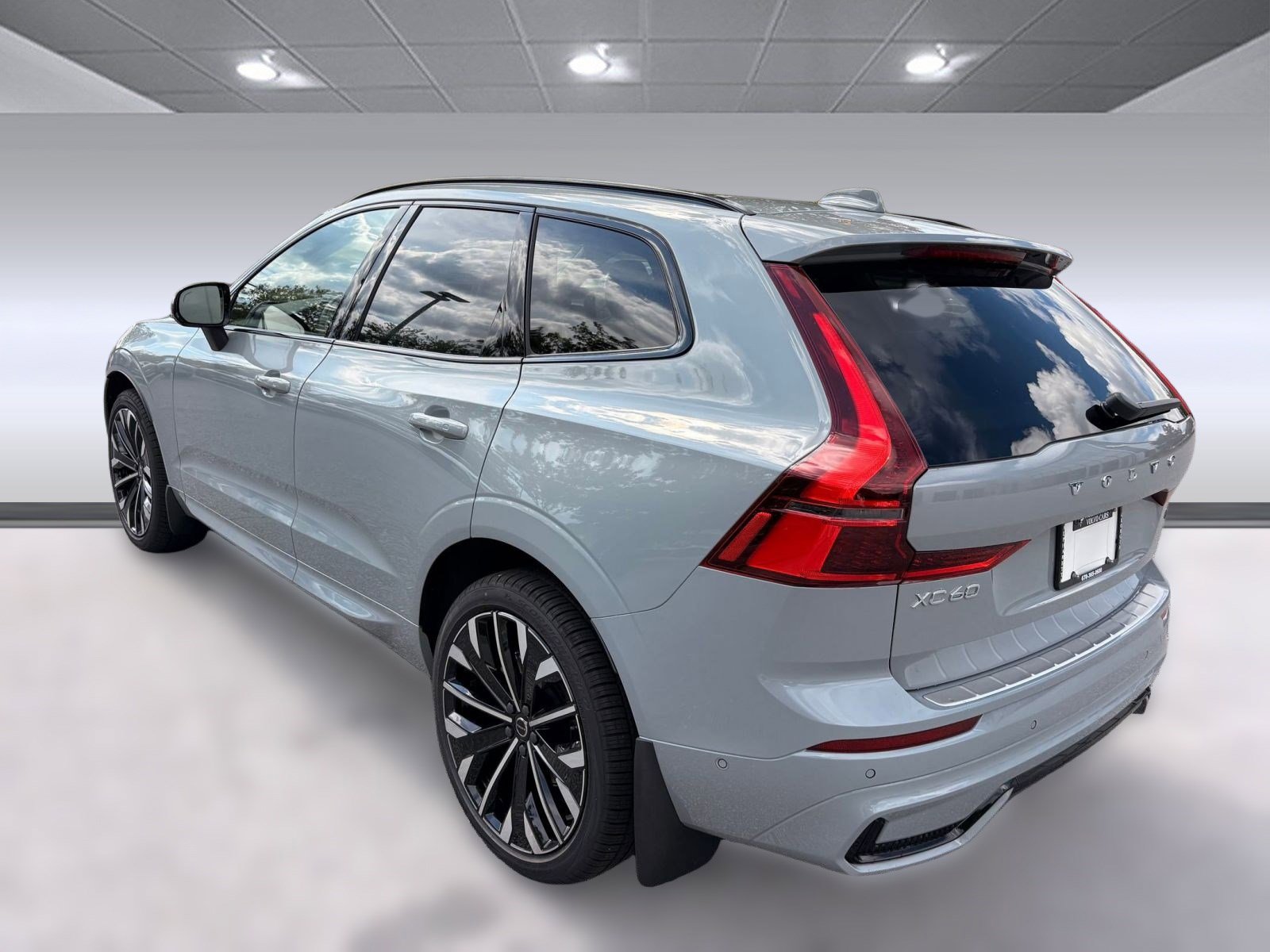 2026 Volvo XC60 B5 photo 3