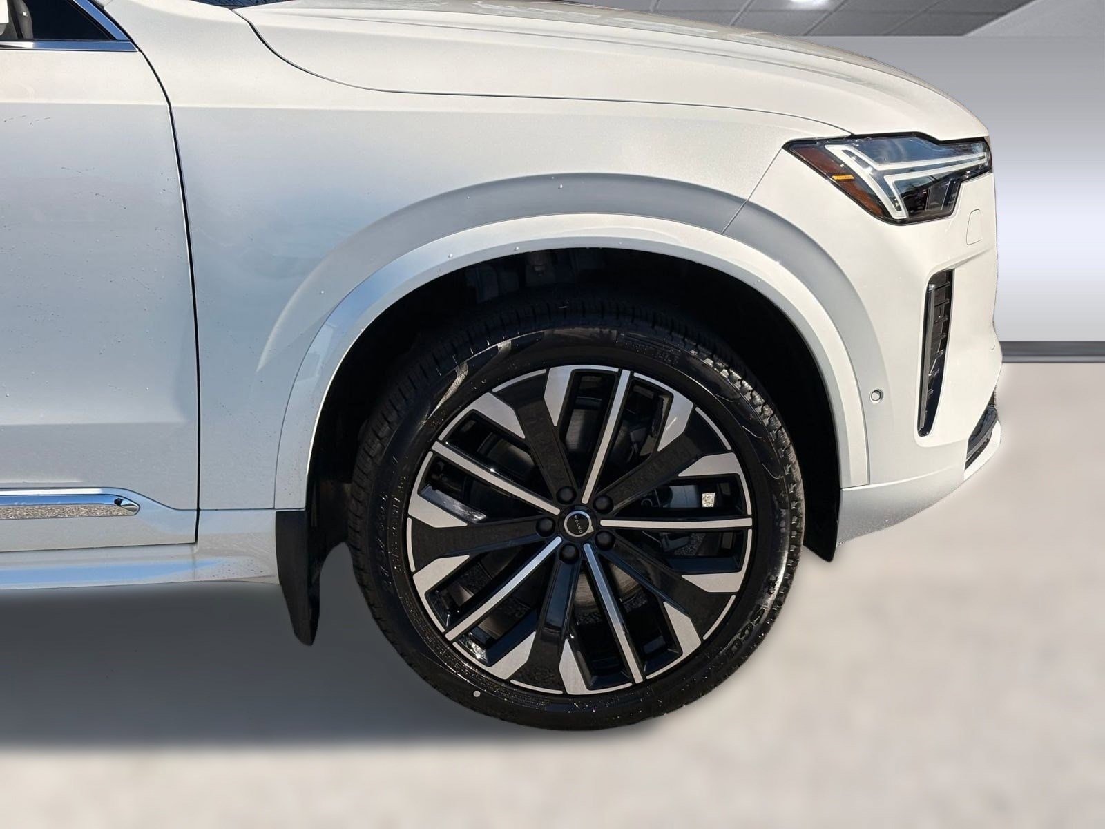 2026 Volvo XC90 Plus - Photo 11