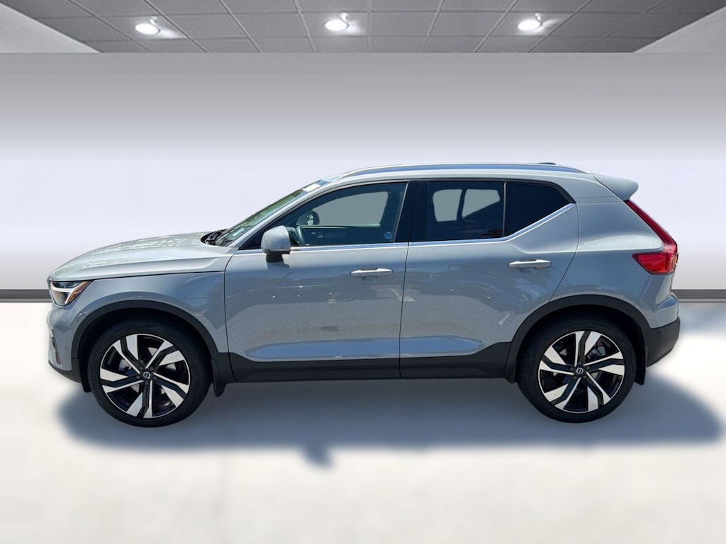 Used 2024 Volvo XC40 B5 Plus SUV