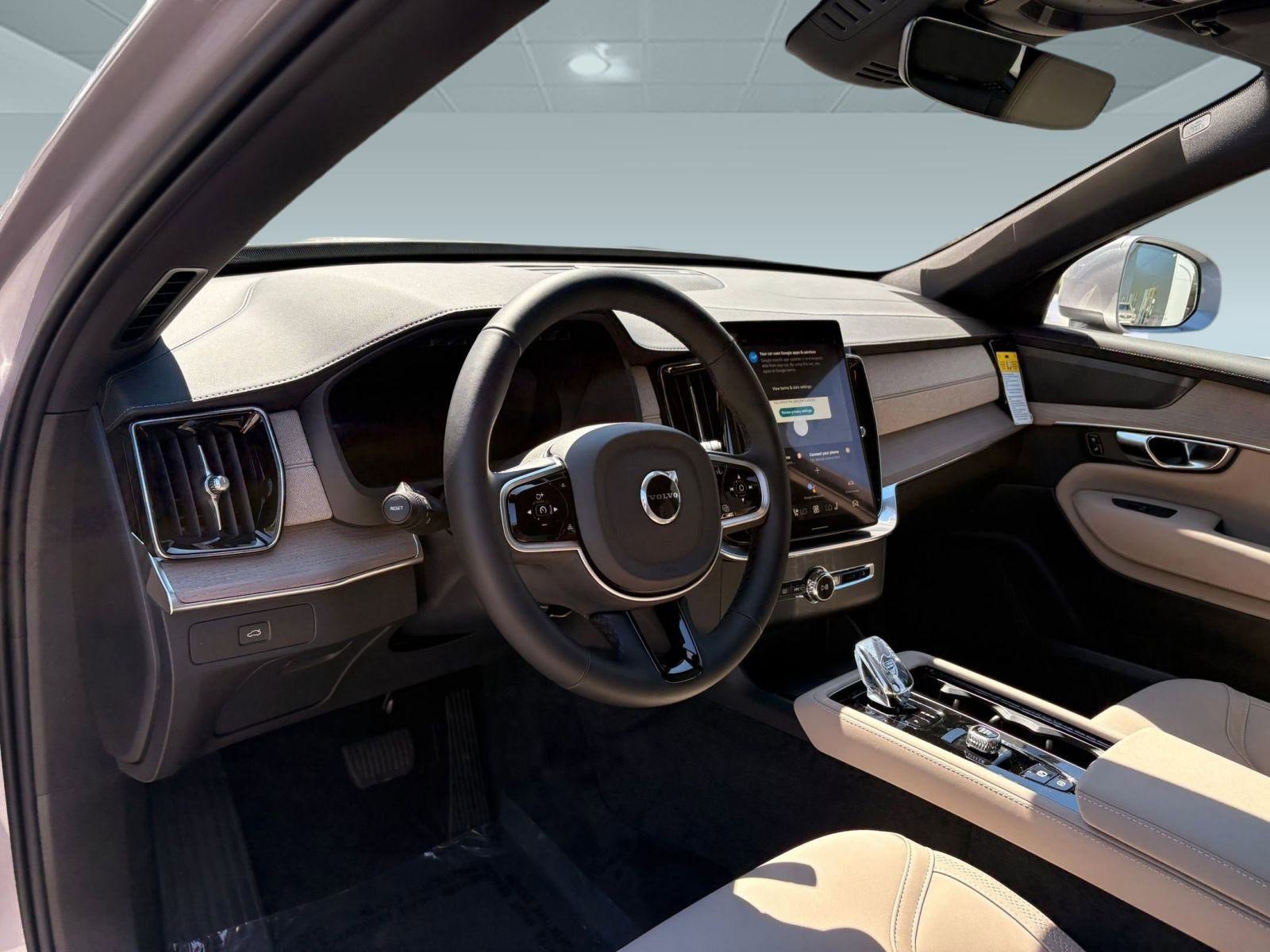 2026 Volvo XC90 Plus AWD photo 4