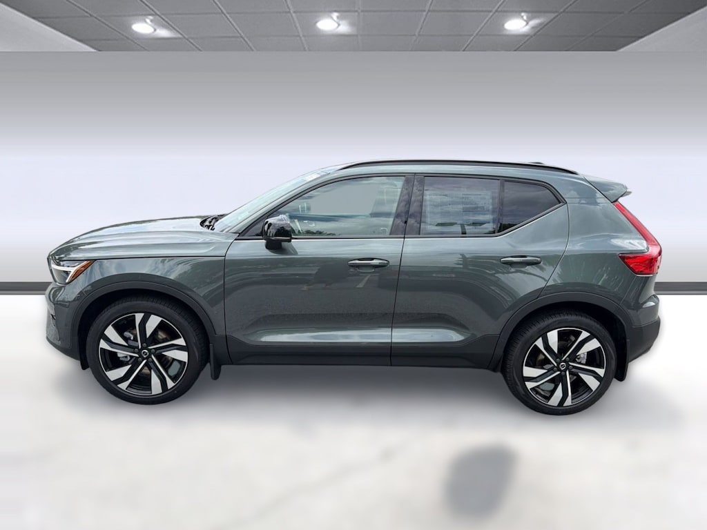New 2026 Volvo XC40 B5 Ultra SUV