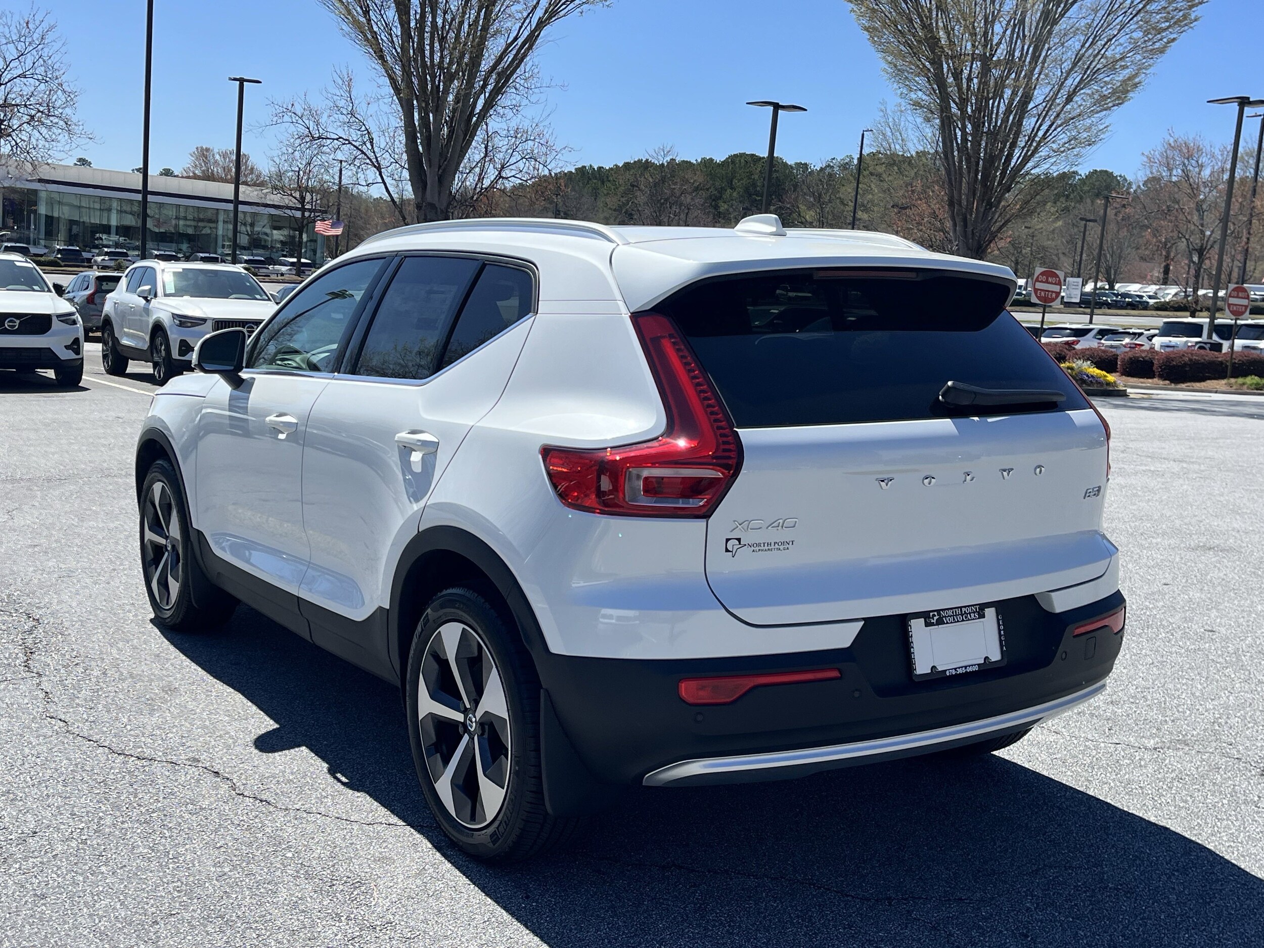 2025 Volvo XC40 Core photo 4