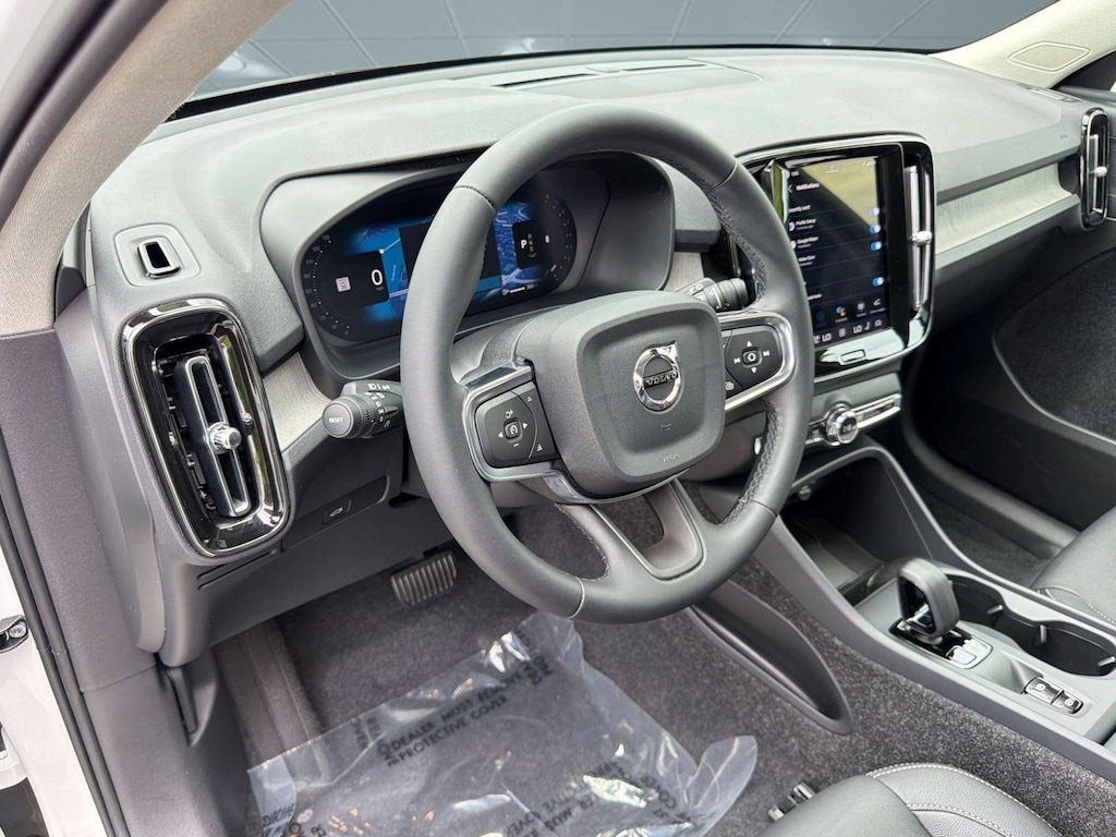 Certified 2025 Volvo XC40 B5 Core SUV