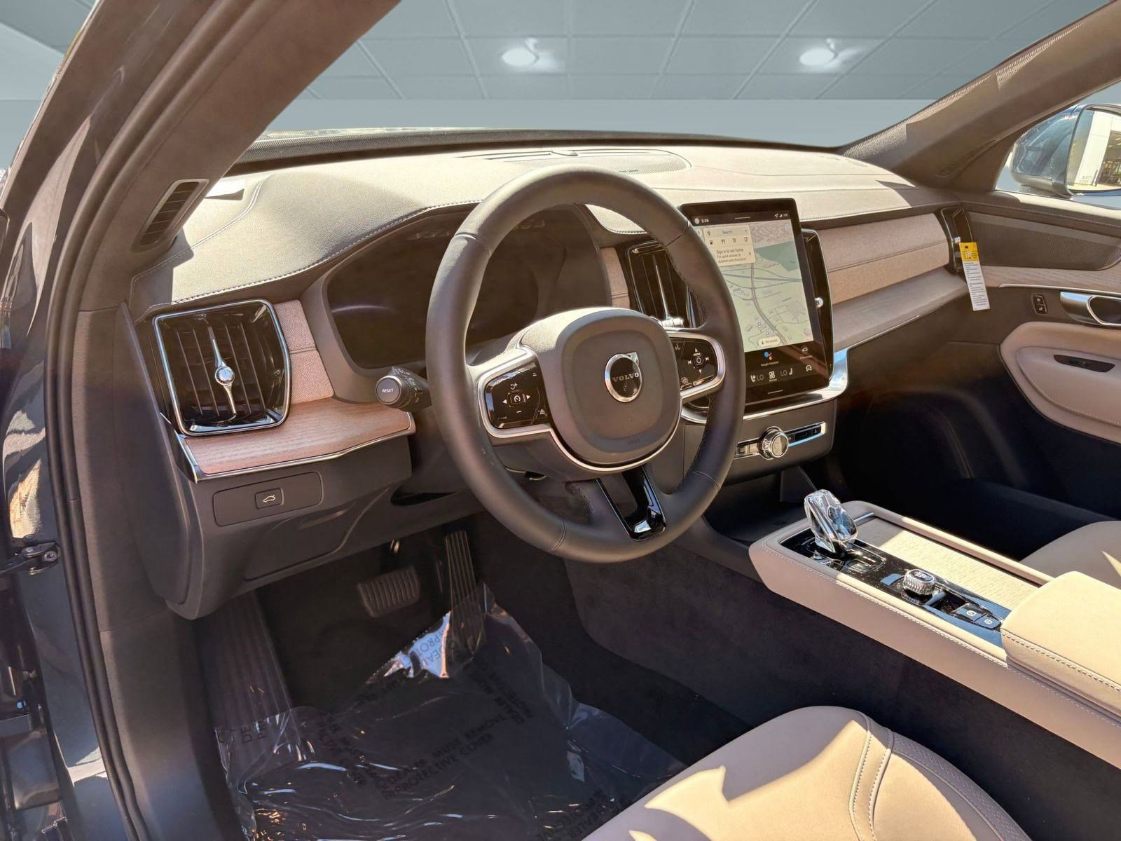 2026 Volvo XC90 Plus AWD photo 3