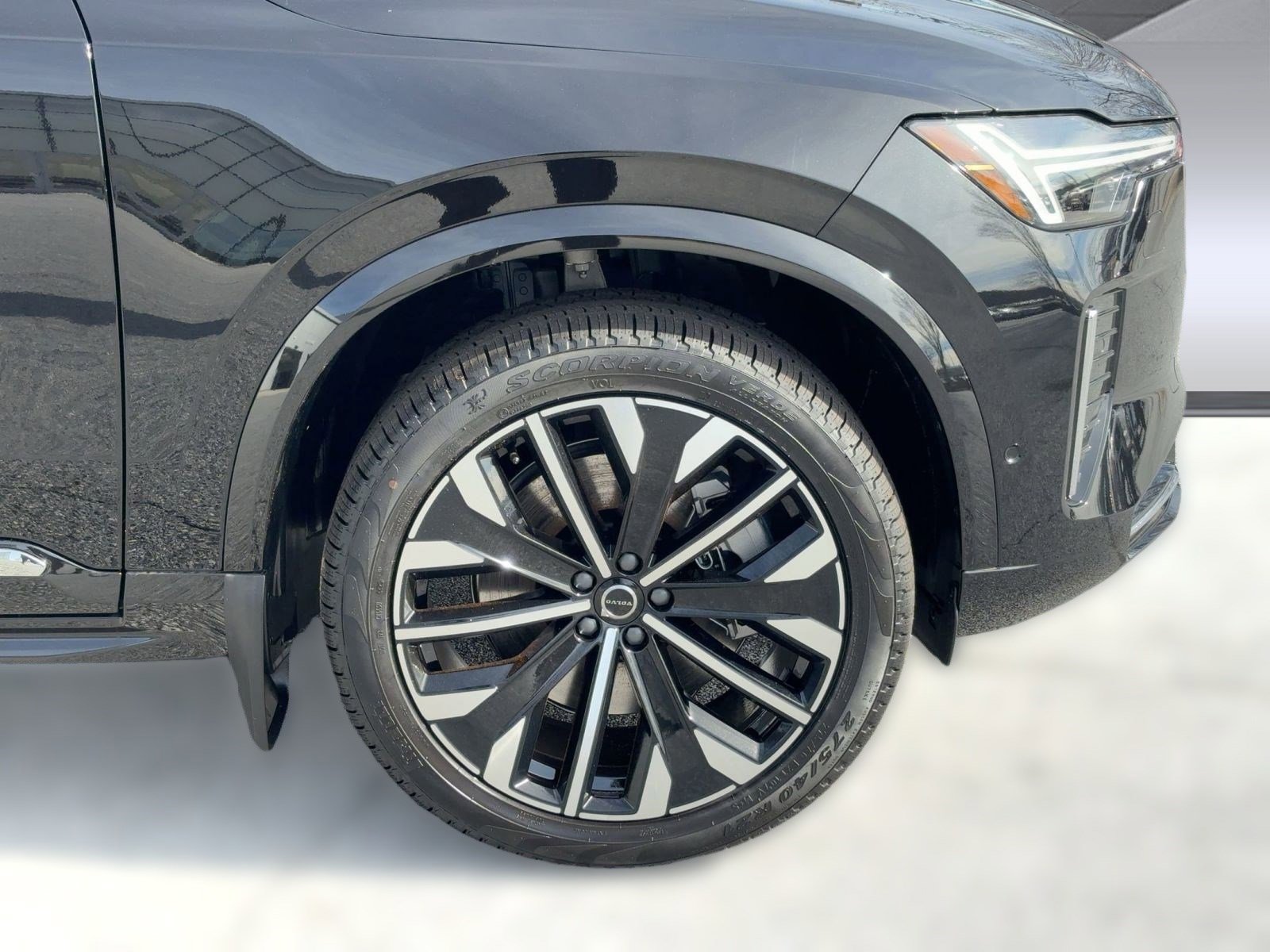 2026 Volvo XC90 Plus - Photo 11