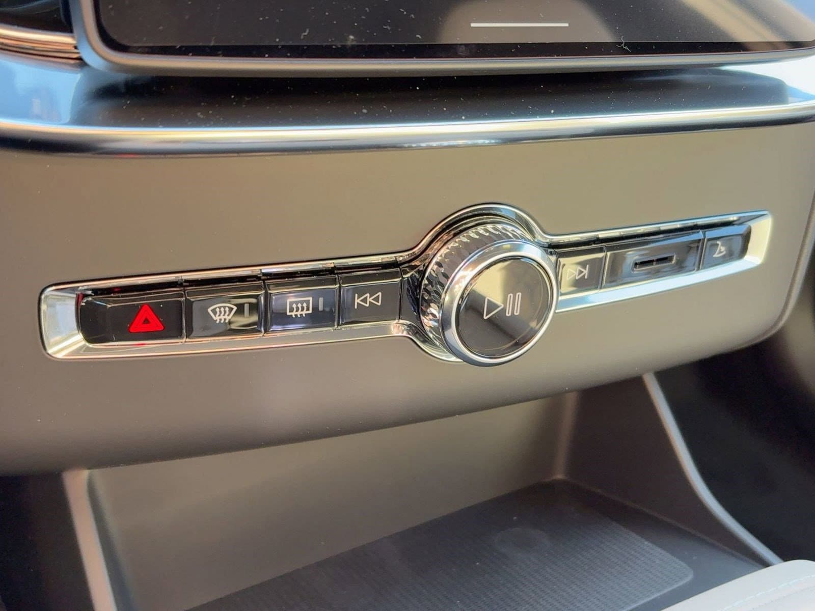 2026 Volvo XC90 Plus - Photo 18