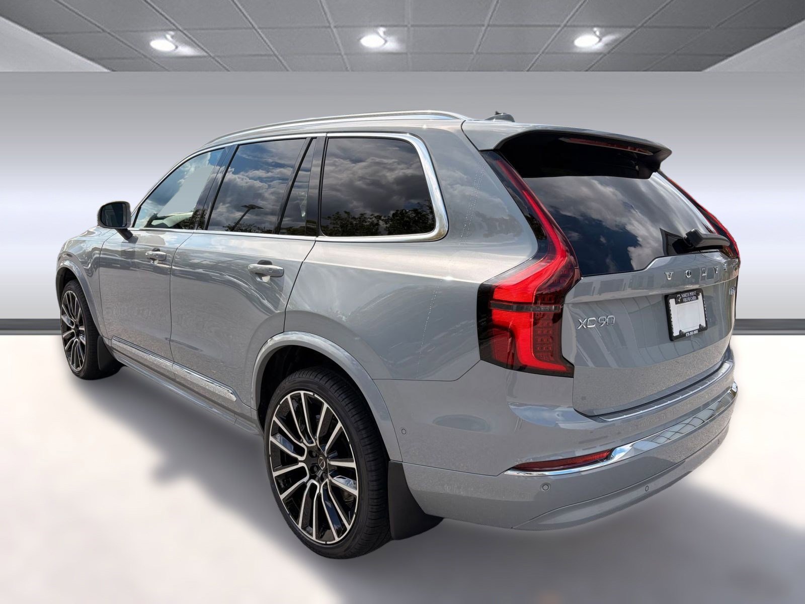 2026 Volvo XC90 Plus AWD photo 3