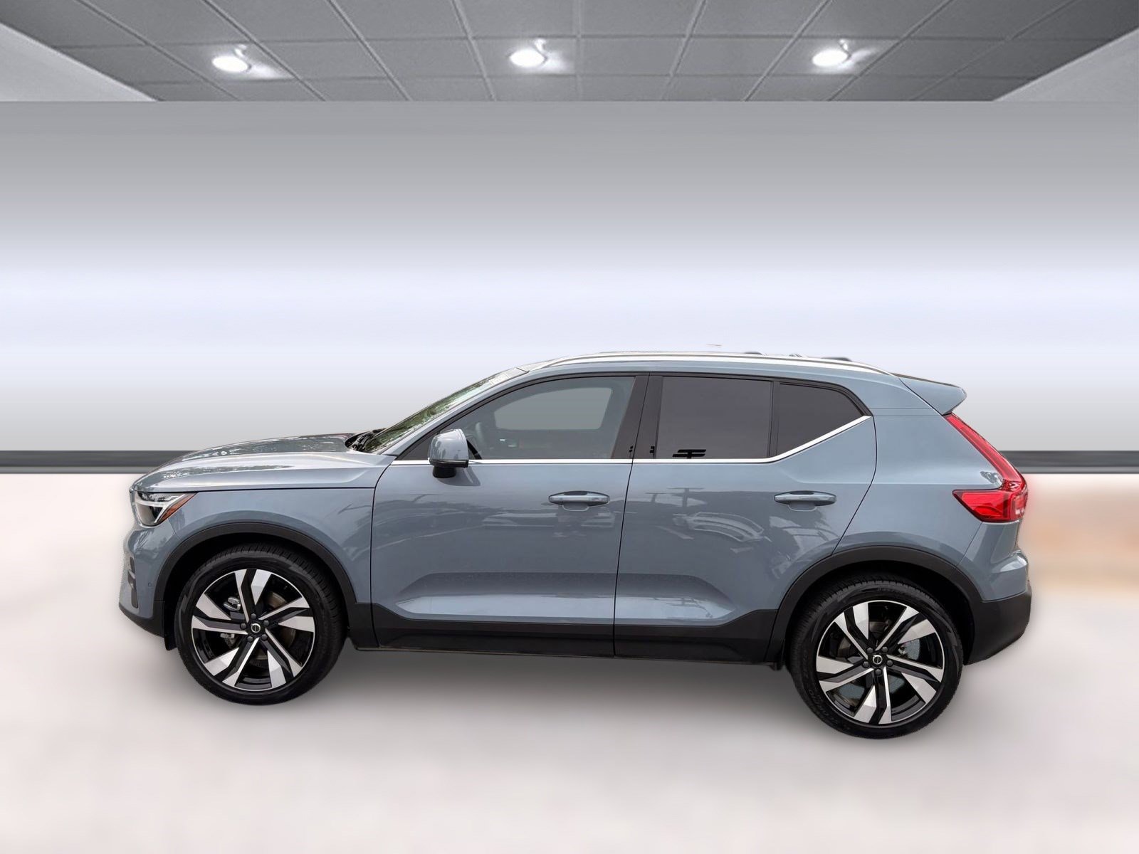 2023 Volvo XC40 AWD Plus photo 2