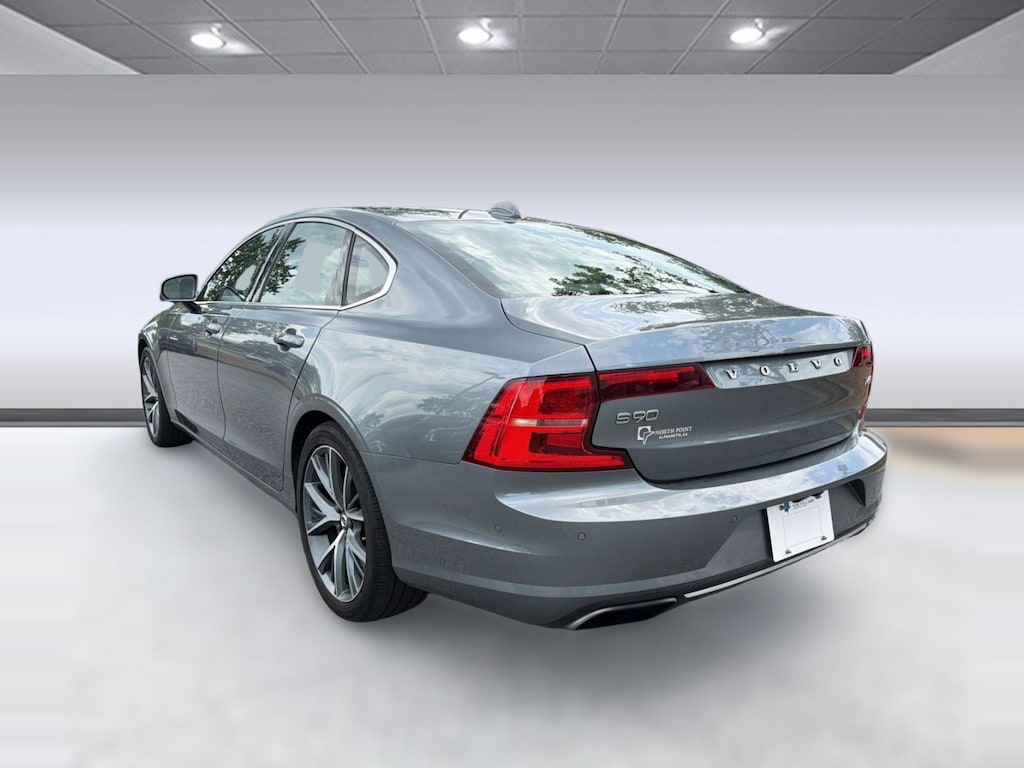 Used 2017 Volvo S90 T6 Momentum Sedan