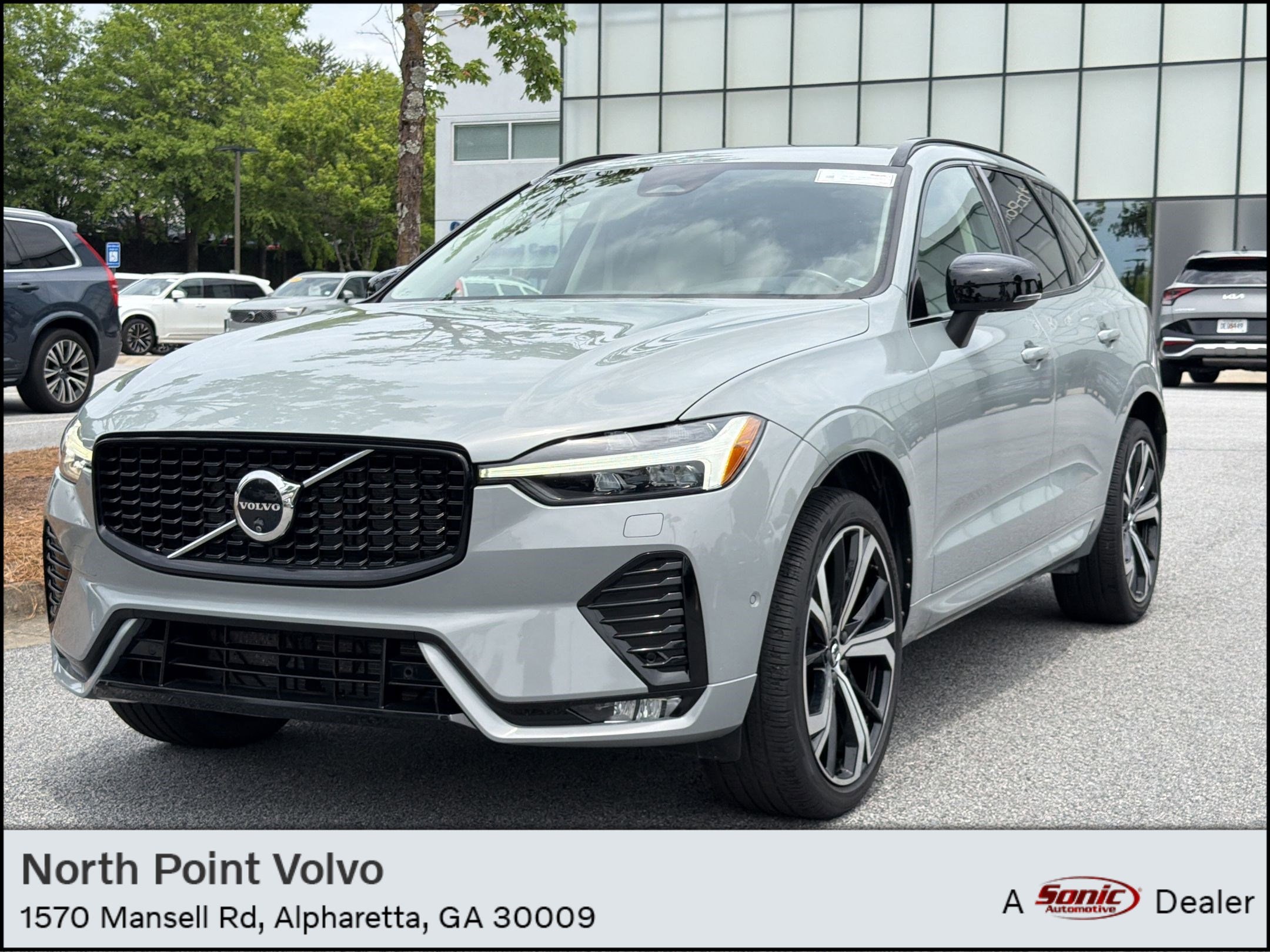 2024 Volvo XC60 B5 Ultimate Dark Theme AWD's photo