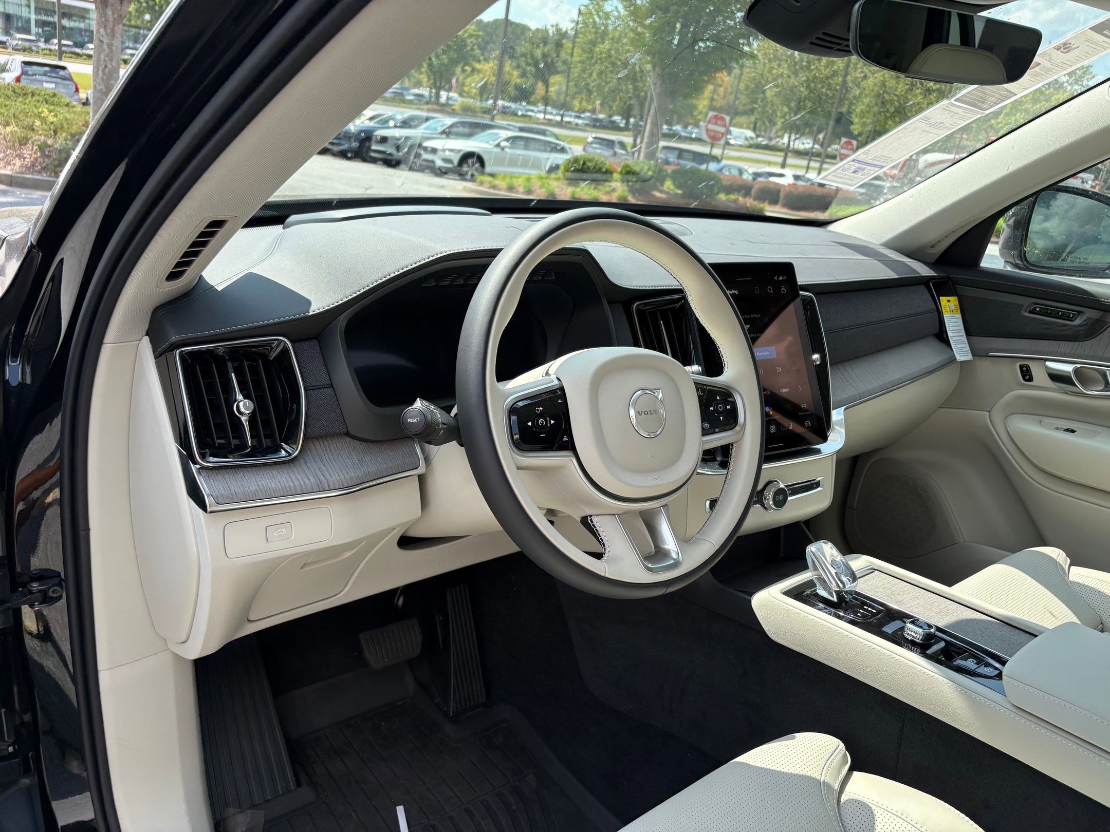 2026 Volvo XC90 photo 3