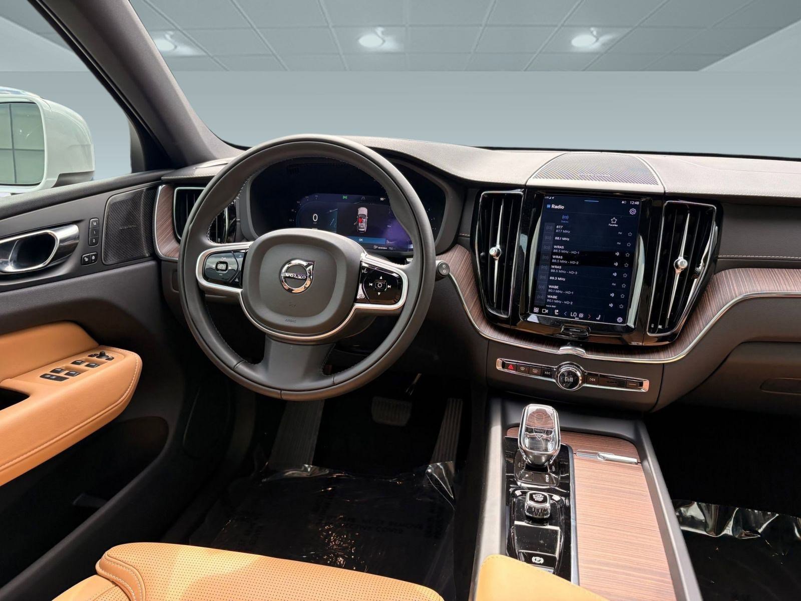 2022 Volvo XC60 B5 Inscription photo 4