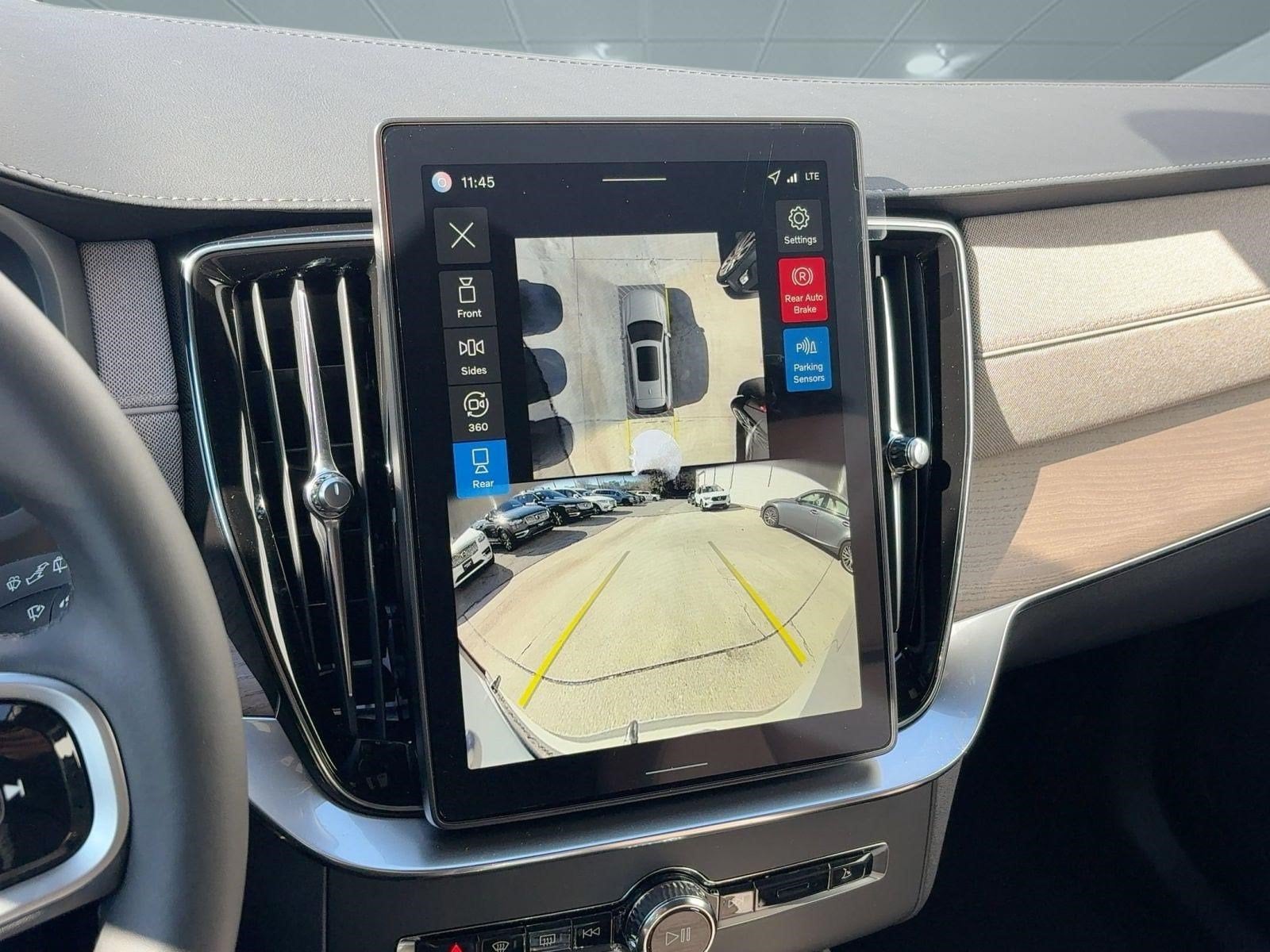 2026 Volvo XC90 Plus - Photo 18