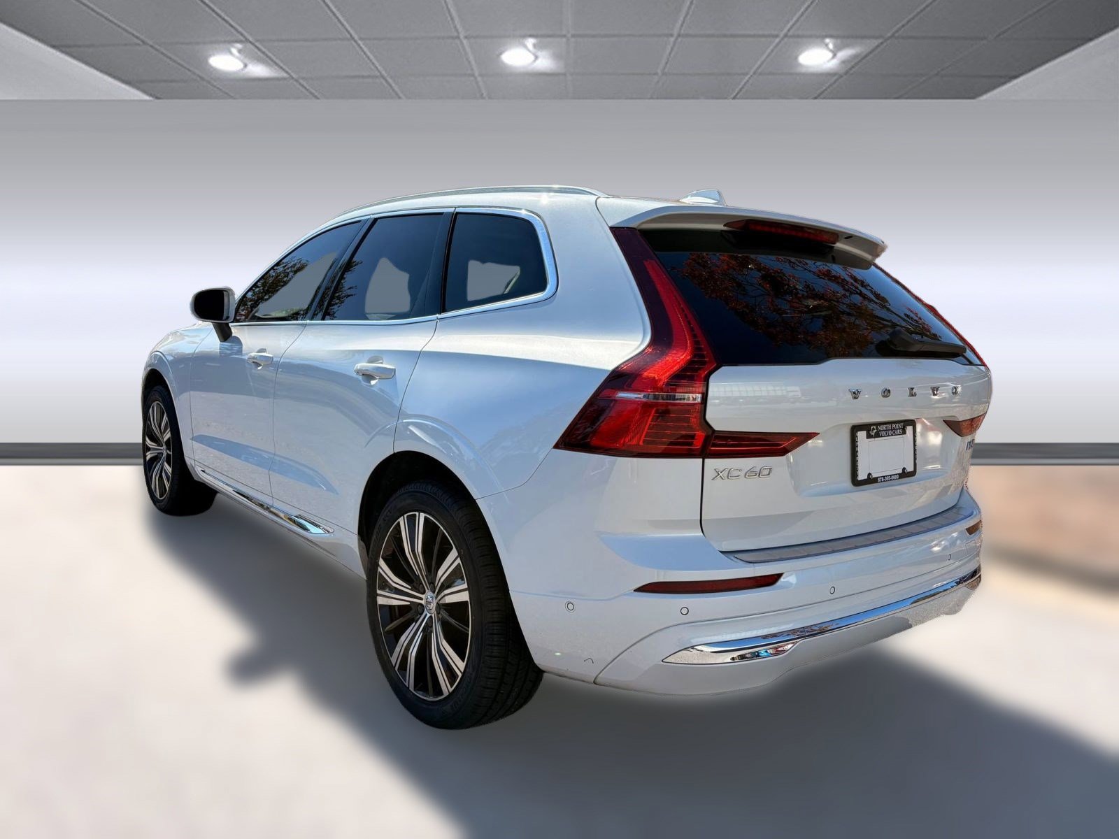 2023 Volvo XC60 B5 Plus photo 2
