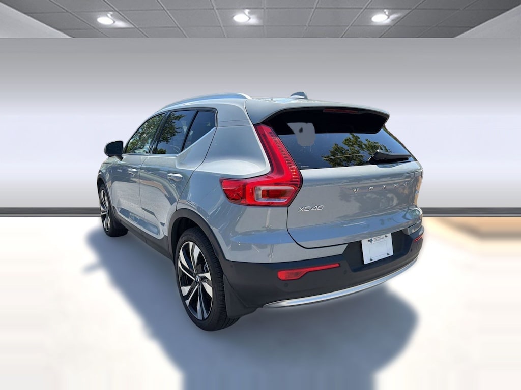 Used 2024 Volvo XC40 B5 Plus SUV