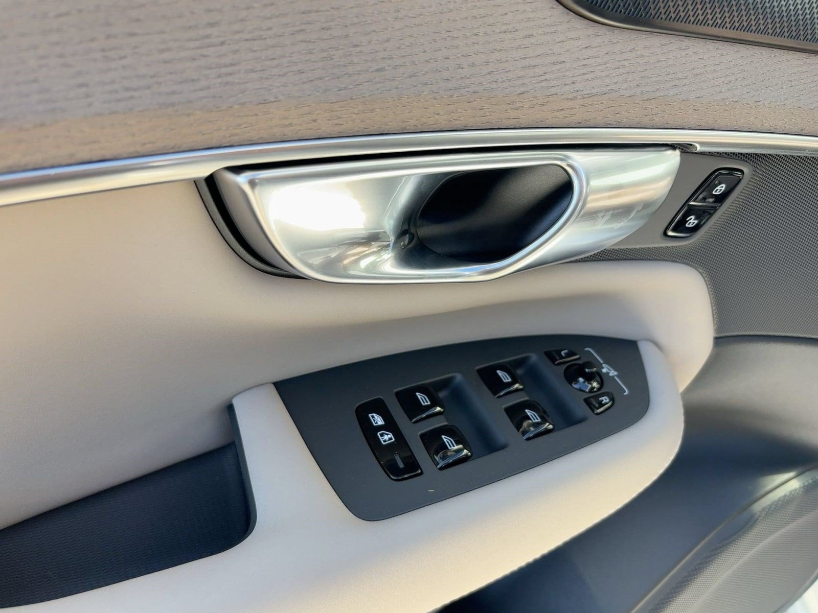 2026 Volvo XC90 Plus - Photo 13