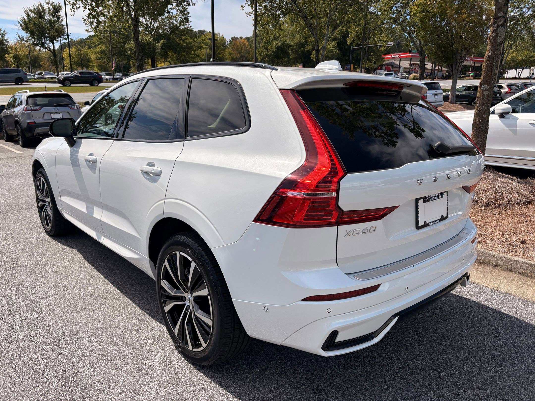 2023 Volvo XC60 B5 Plus photo 3