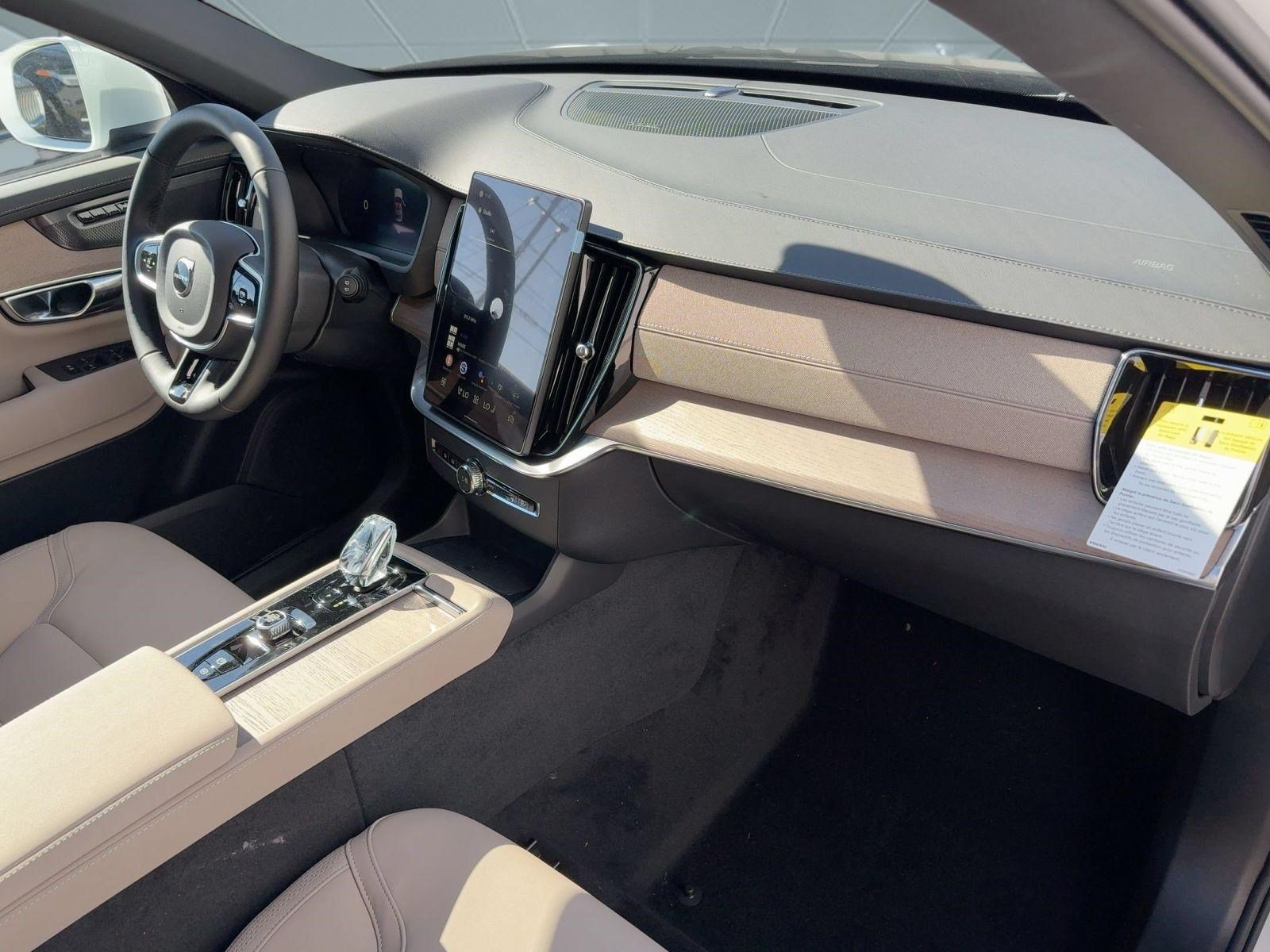 2026 Volvo XC90 Plus - Photo 29