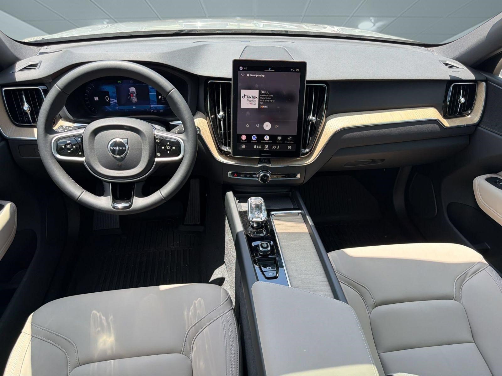 2026 Volvo XC60 Plus - Photo 15
