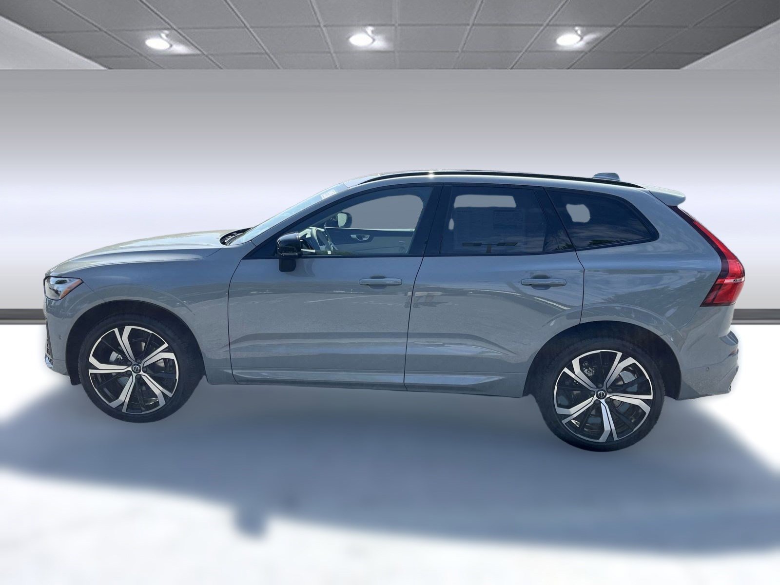 2025 Volvo XC60 B5 photo 3