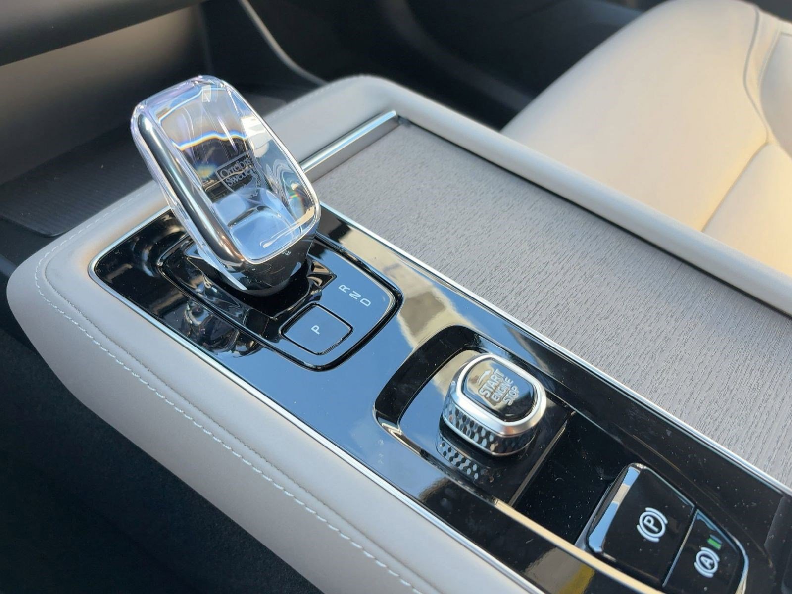 2026 Volvo XC90 Plus - Photo 18