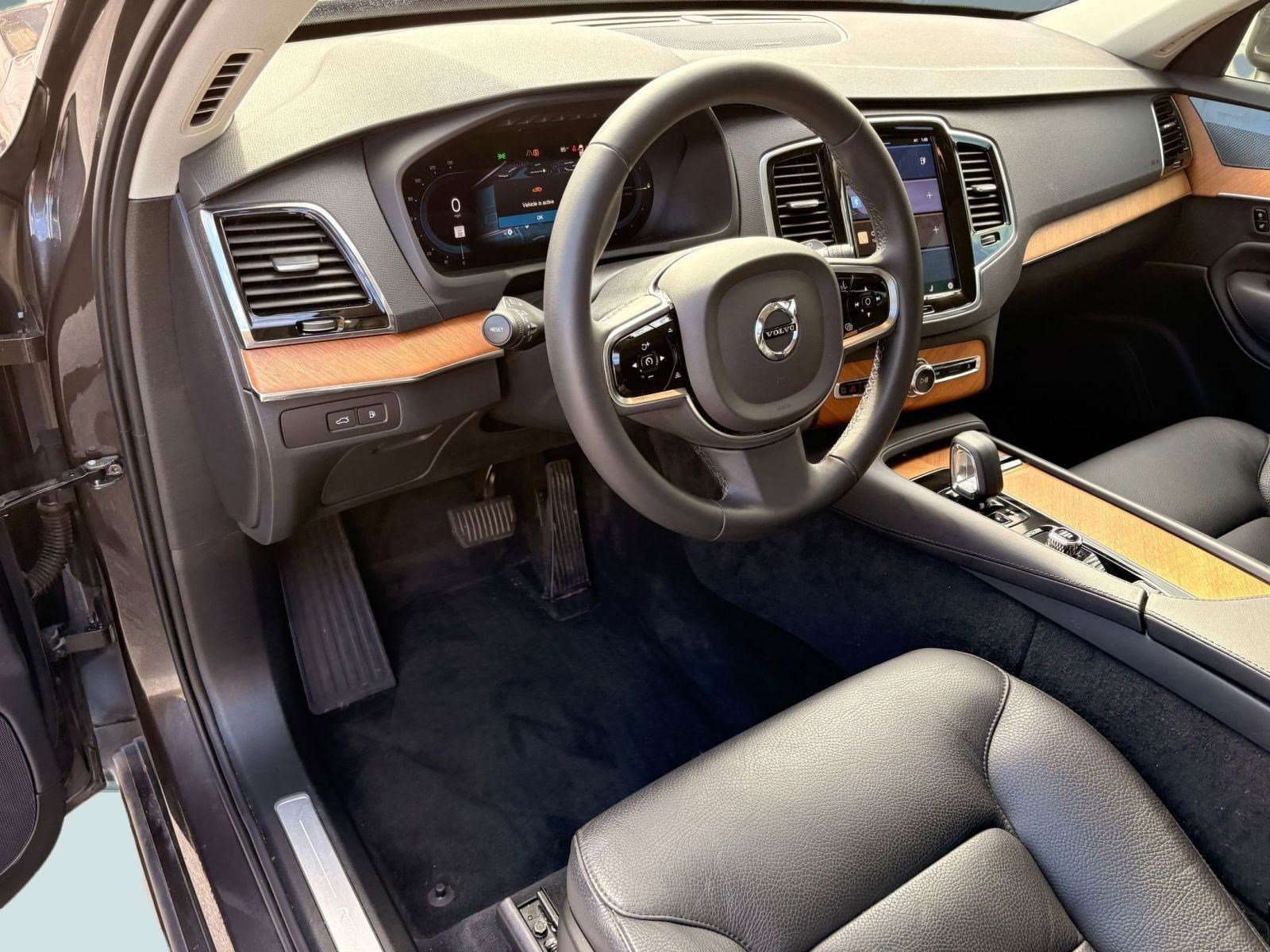 2023 Volvo XC90 Recharge T8 Plus photo 3