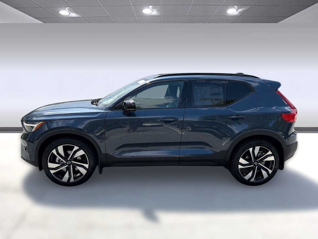 New 2026 Volvo XC40 B5 Ultra SUV