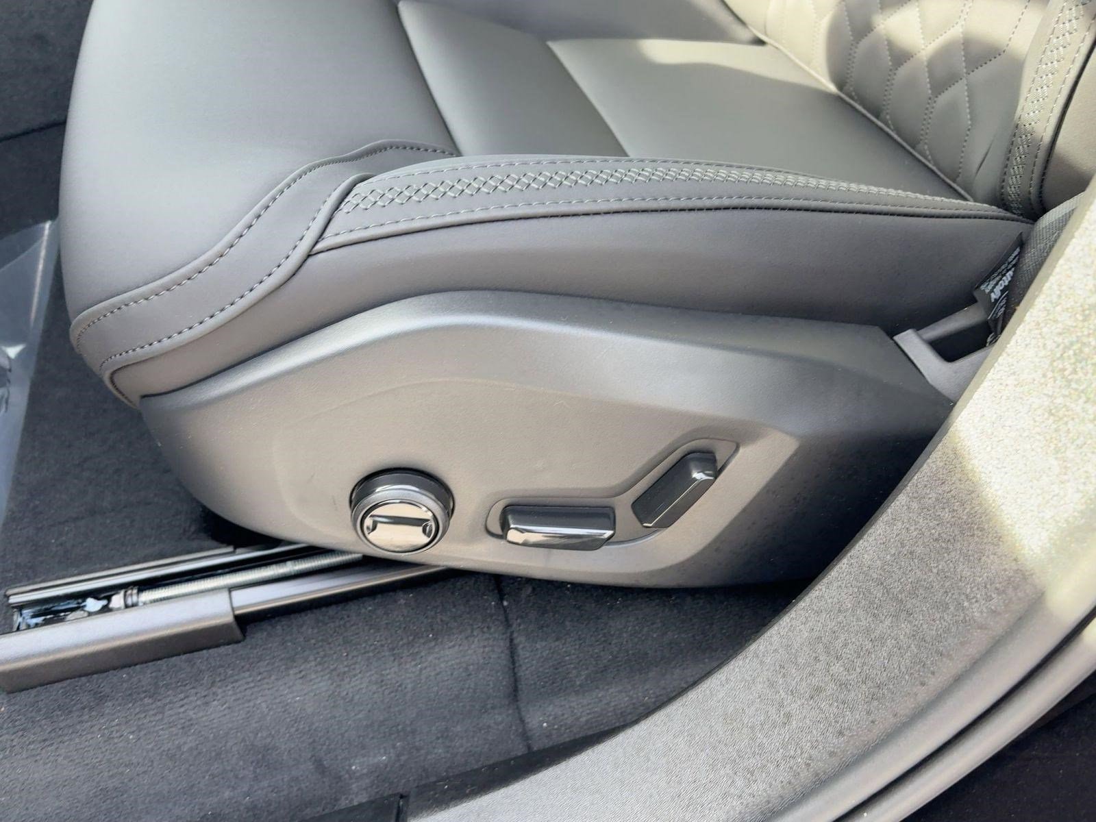 2026 Volvo XC90 Plus - Photo 13