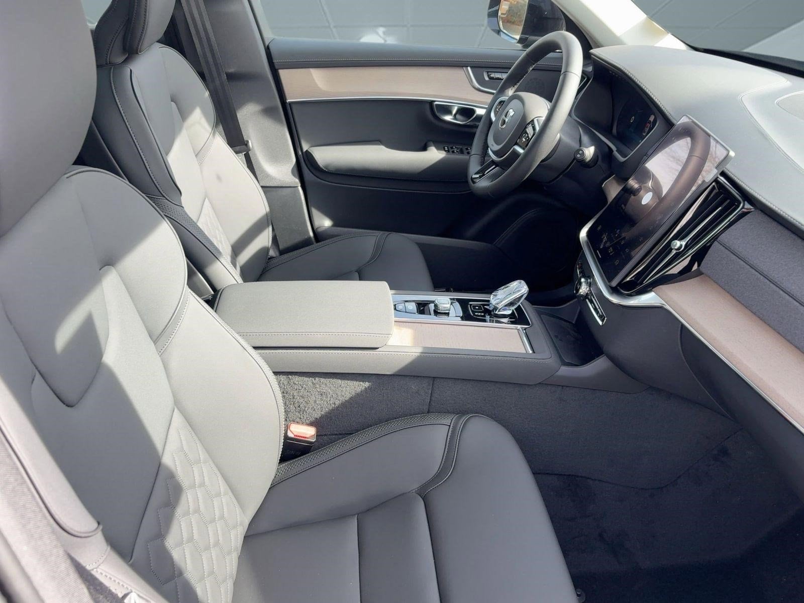 2026 Volvo XC90 Plus - Photo 30