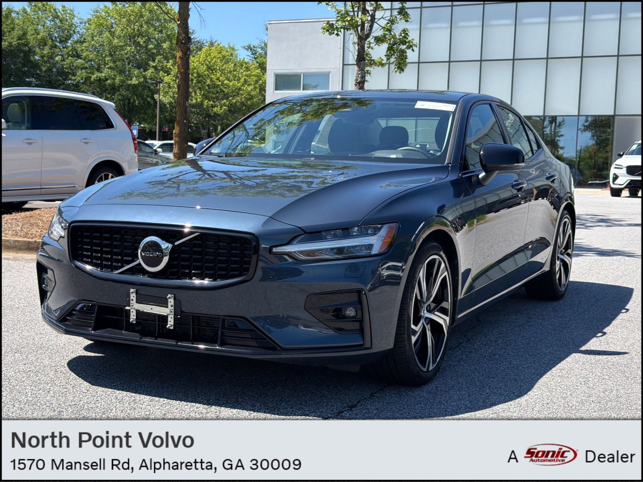2023 Volvo S60 B5 Core Dark Theme's photo