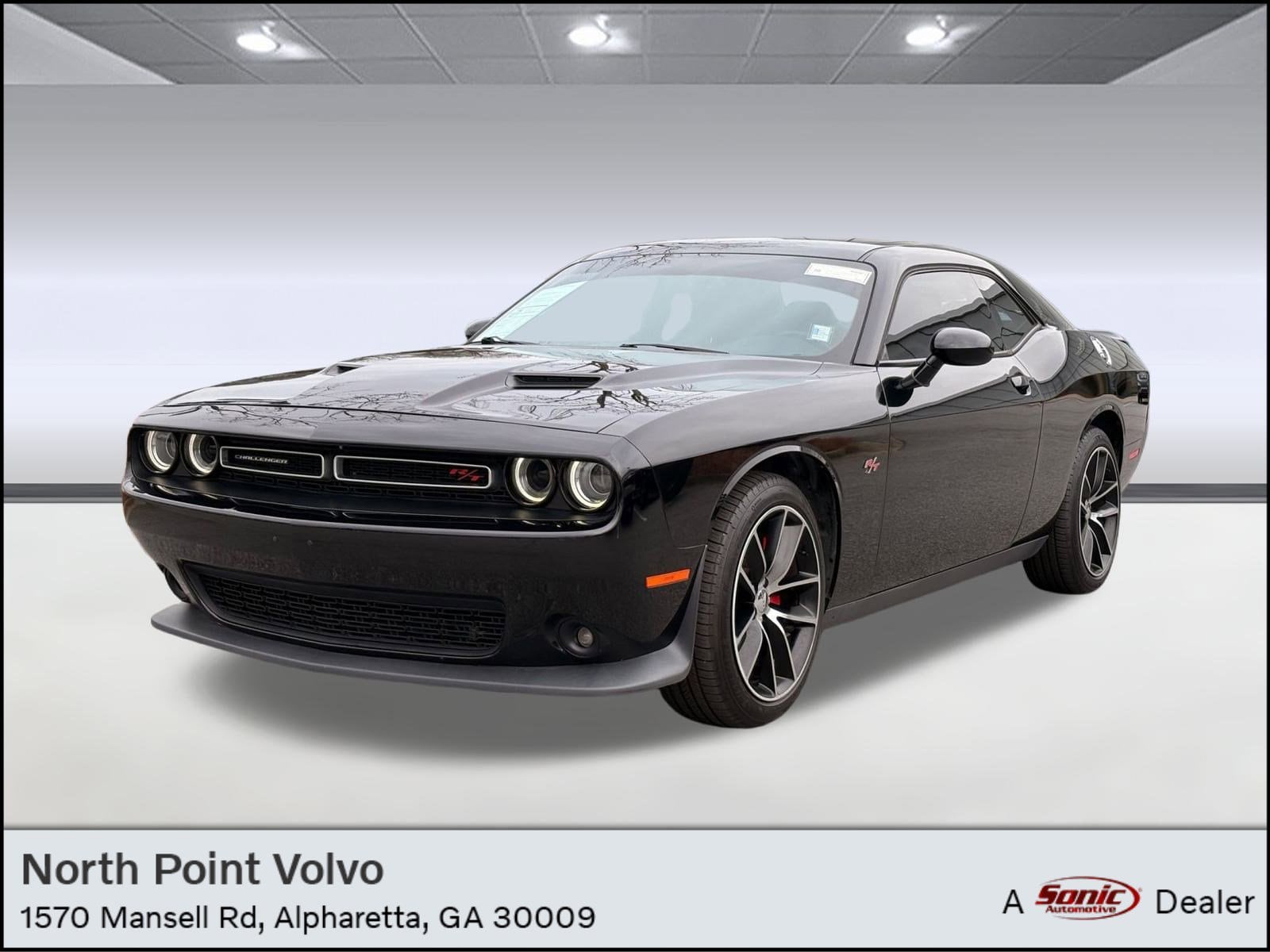 2016 Dodge Challenger SXT's photo