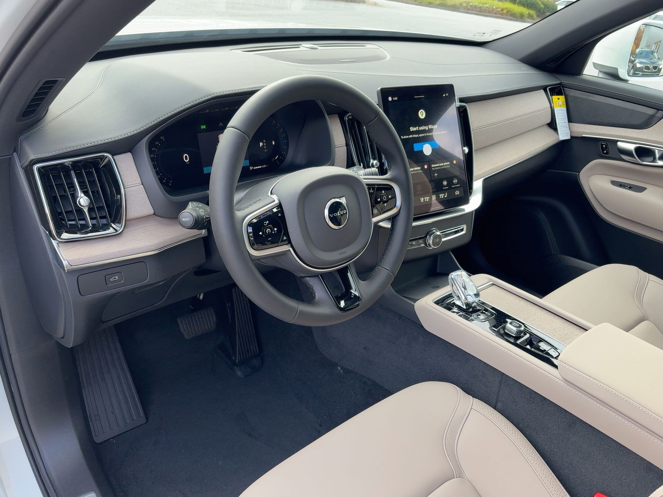 2026 Volvo XC90 Plus photo 3