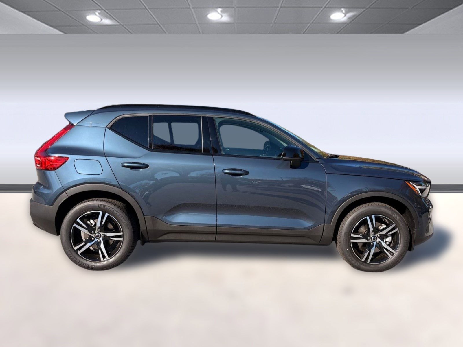 2026 Volvo XC40 Core - Photo 8