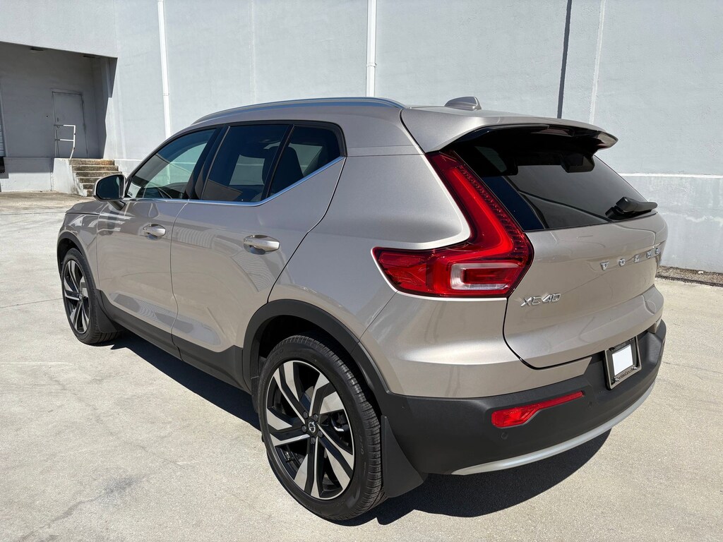 Certified 2024 Volvo XC40 Plus Bright Theme B5 AWD Plus Bright Theme