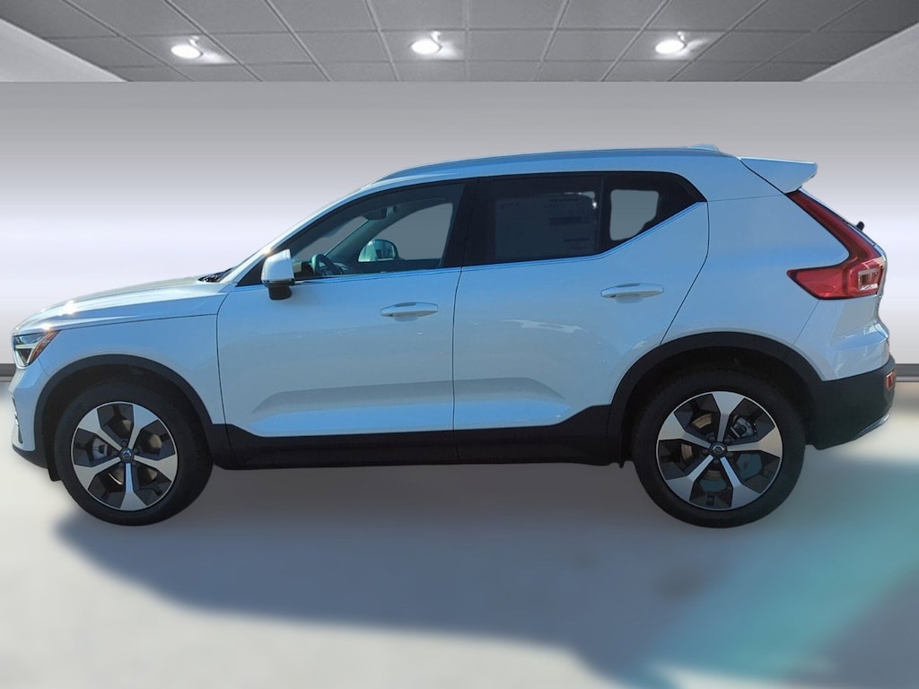 New 2025 Volvo XC40 B5 Core SUV