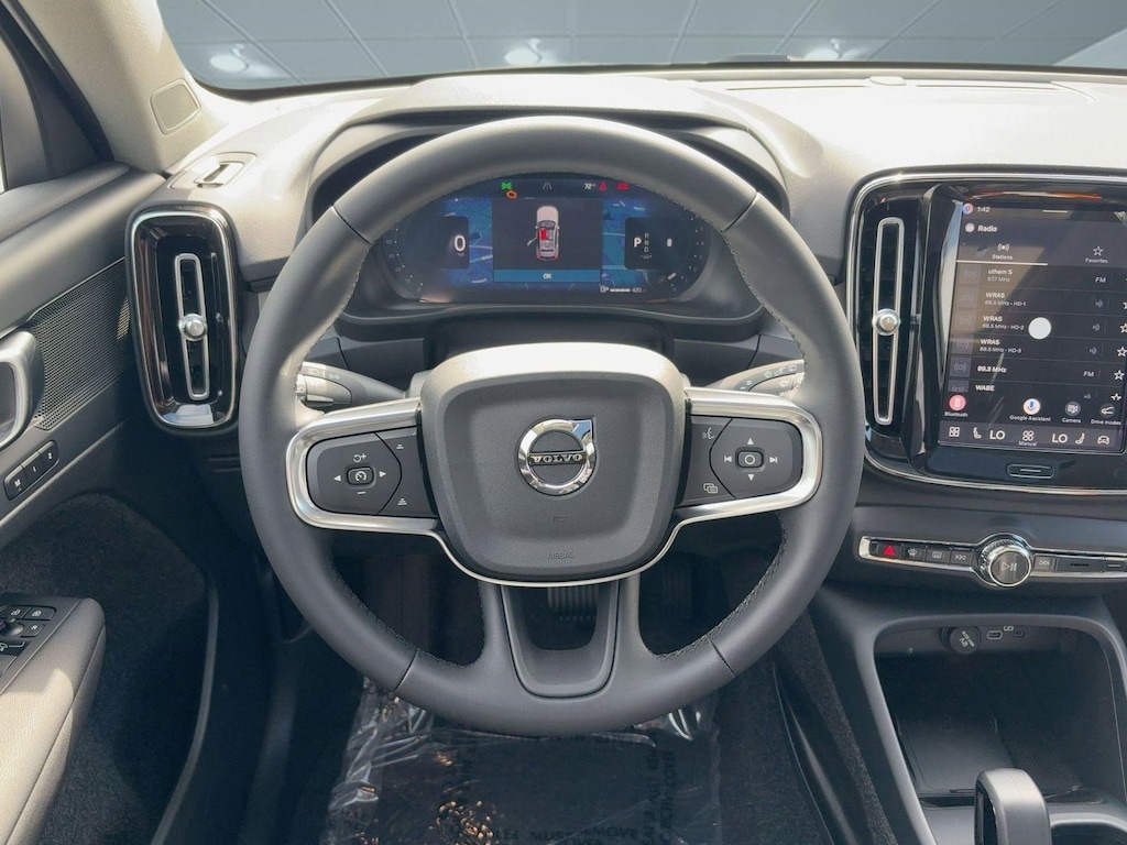 New 2026 Volvo XC40 B5 Core SUV