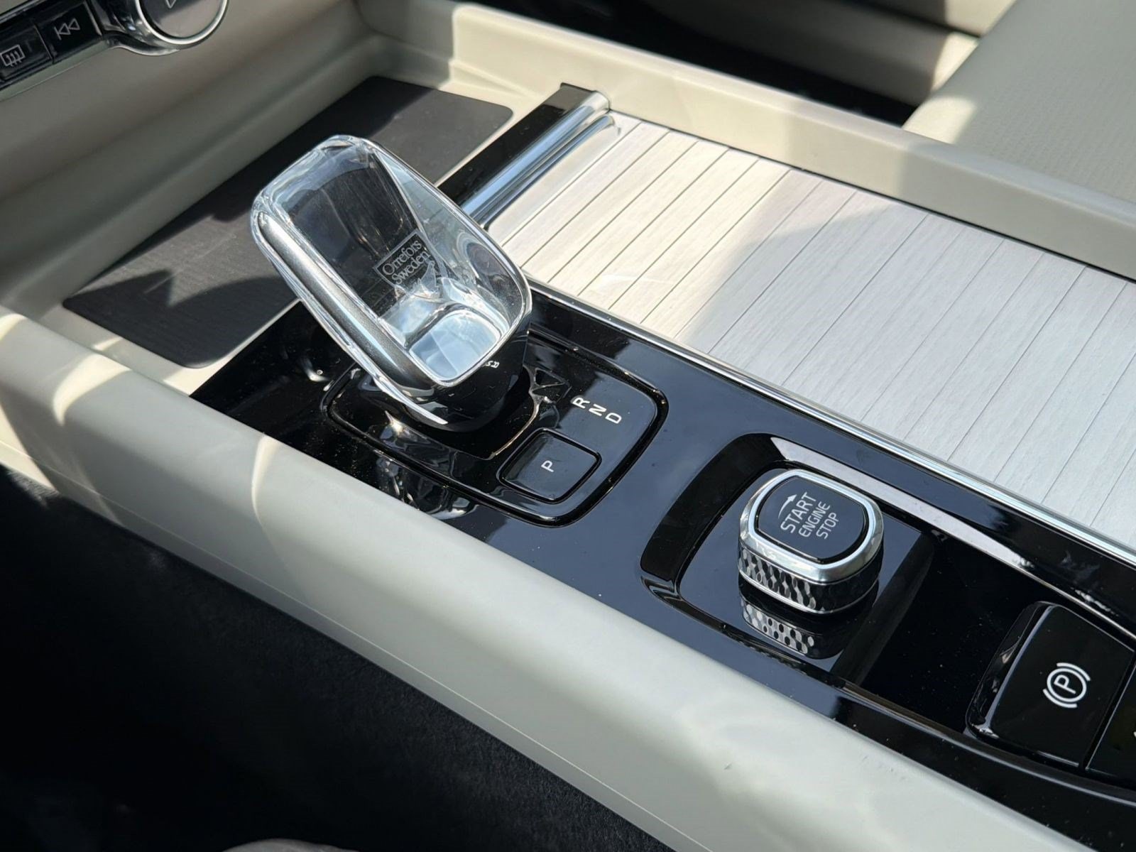 2026 Volvo XC60 Ultra - Photo 16