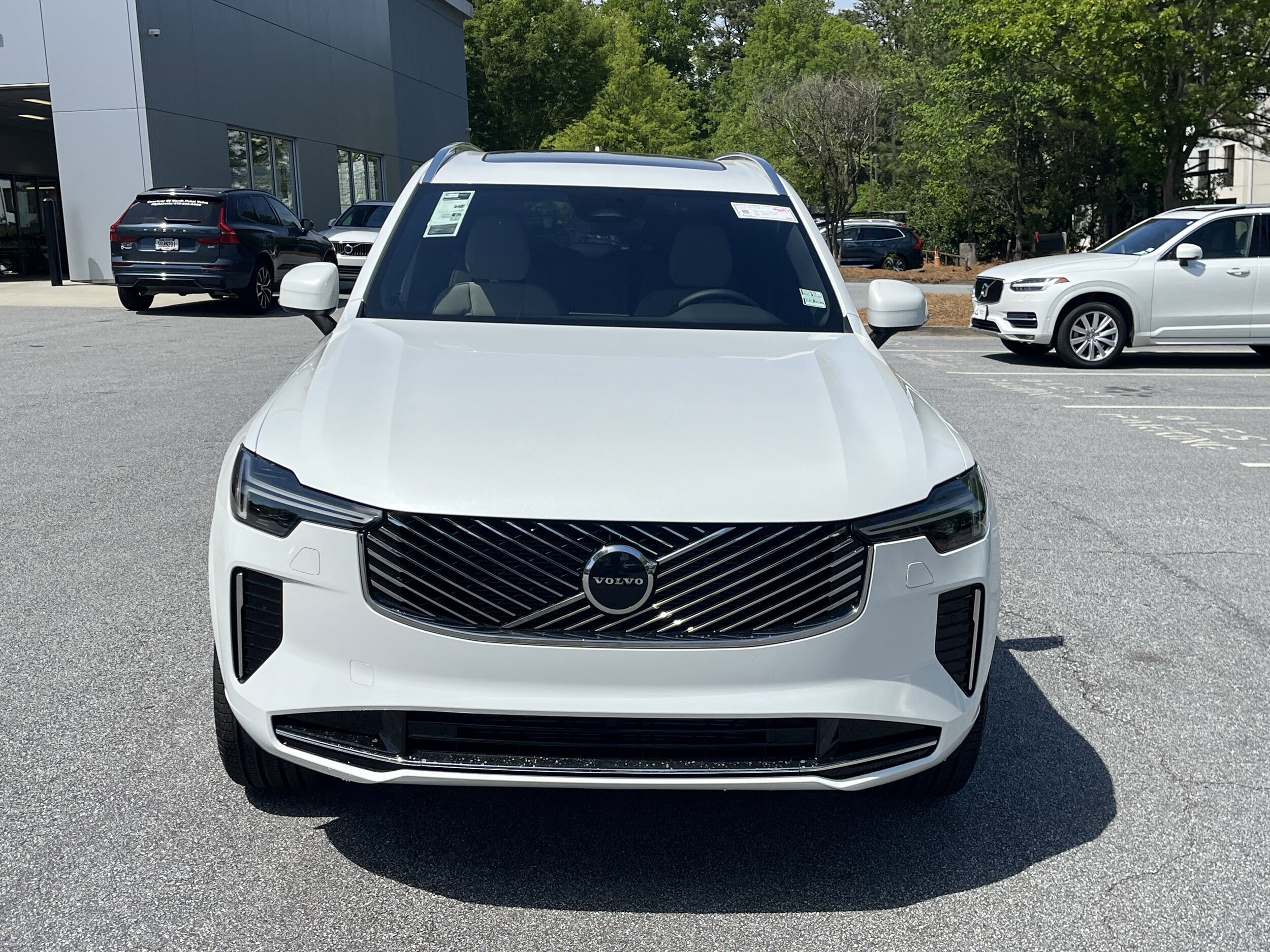 2025 Volvo XC90 Core photo 2