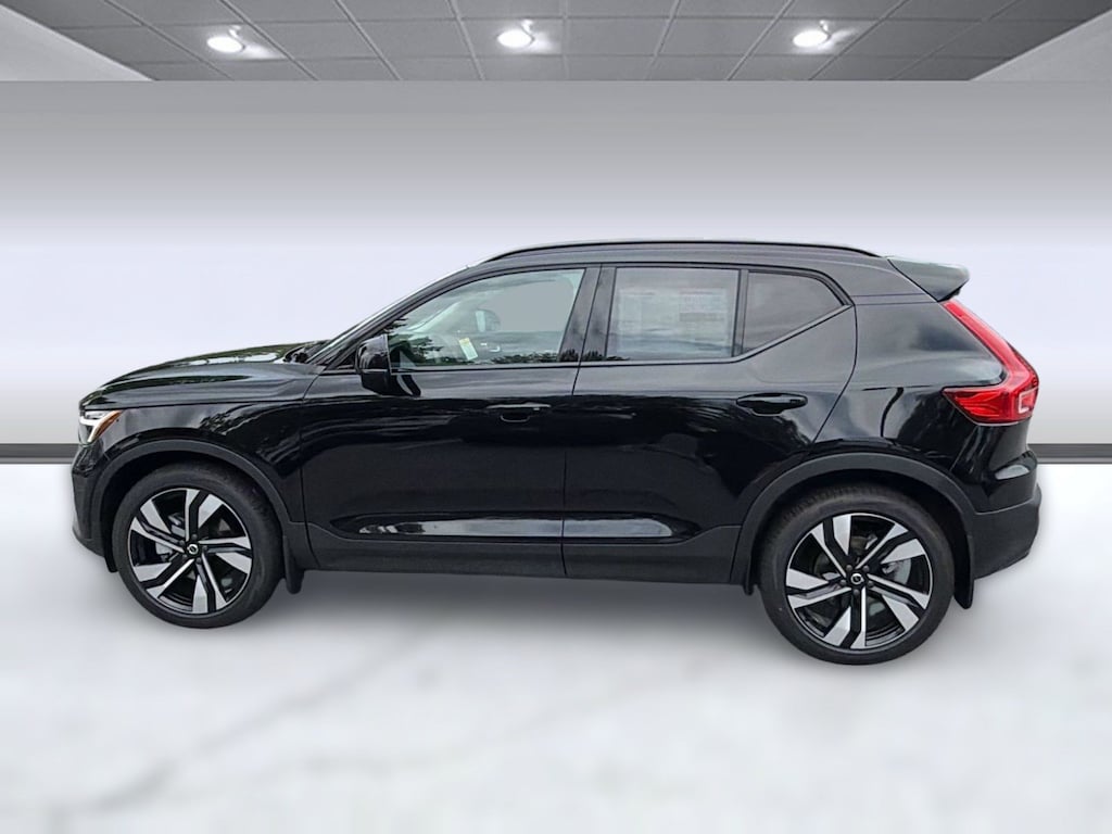 New 2026 Volvo XC40 B5 Plus SUV