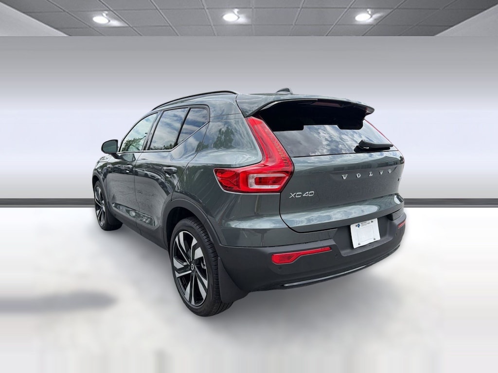 New 2026 Volvo XC40 B5 Ultra SUV