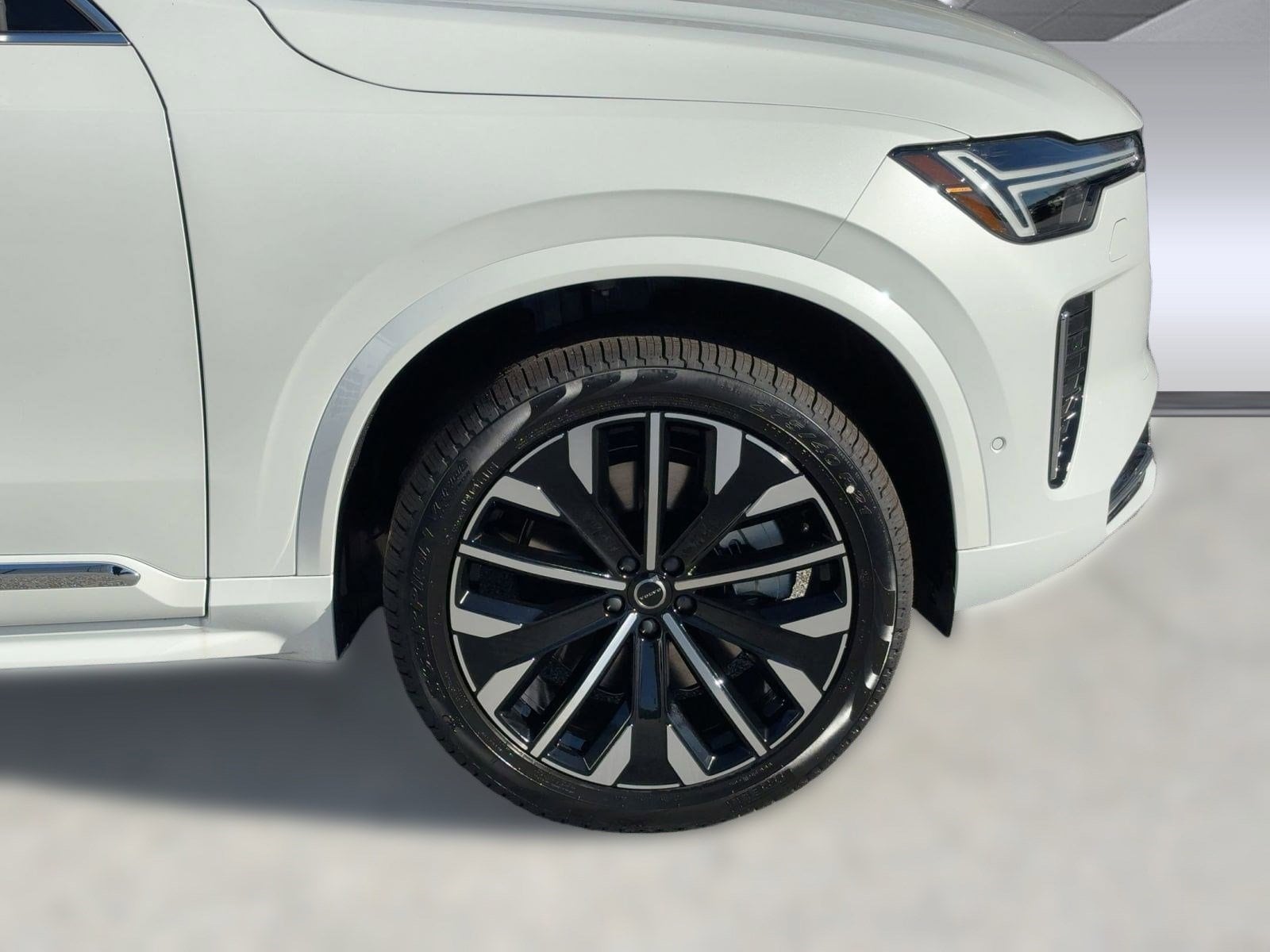 2026 Volvo XC90 Plus - Photo 11