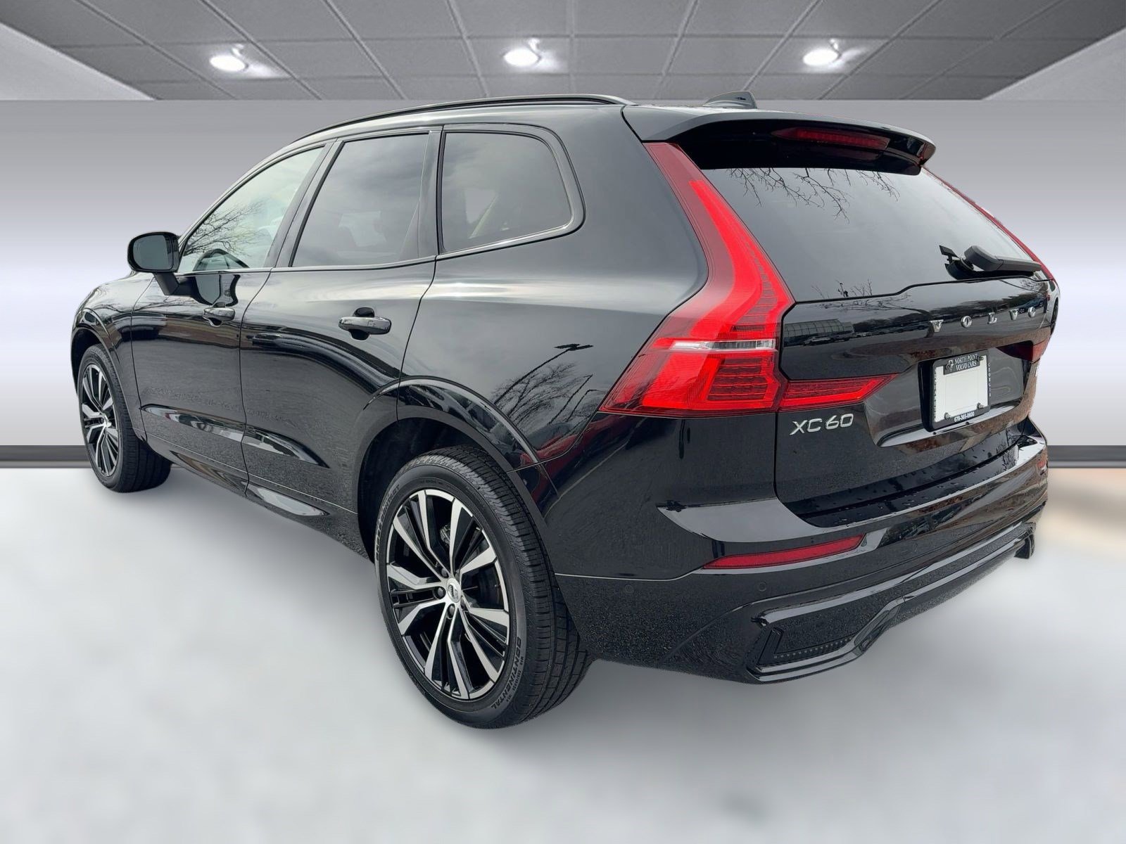 2025 Volvo XC60 B5 Plus photo 2