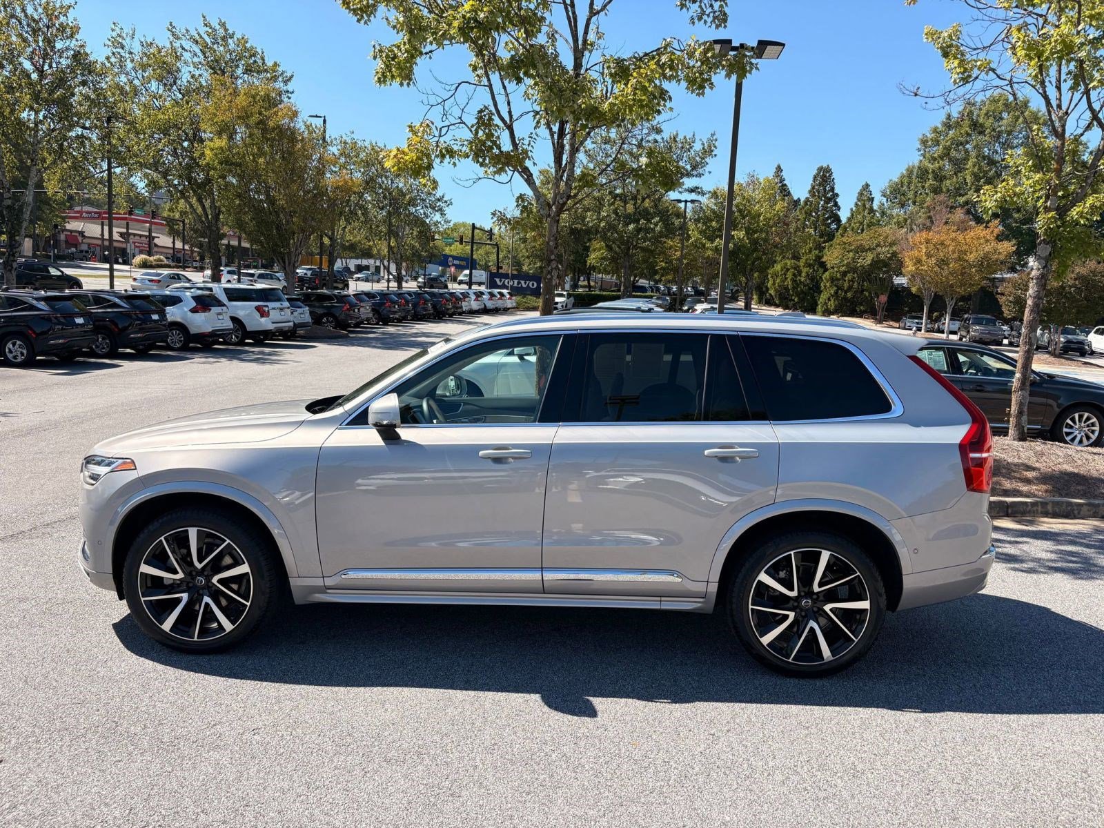 2024 Volvo XC90 B5 AWD Plus photo 2