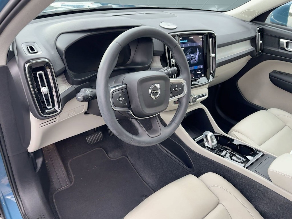 Certified 2023 Volvo XC40 B5 Plus B5 AWD Plus Bright Theme