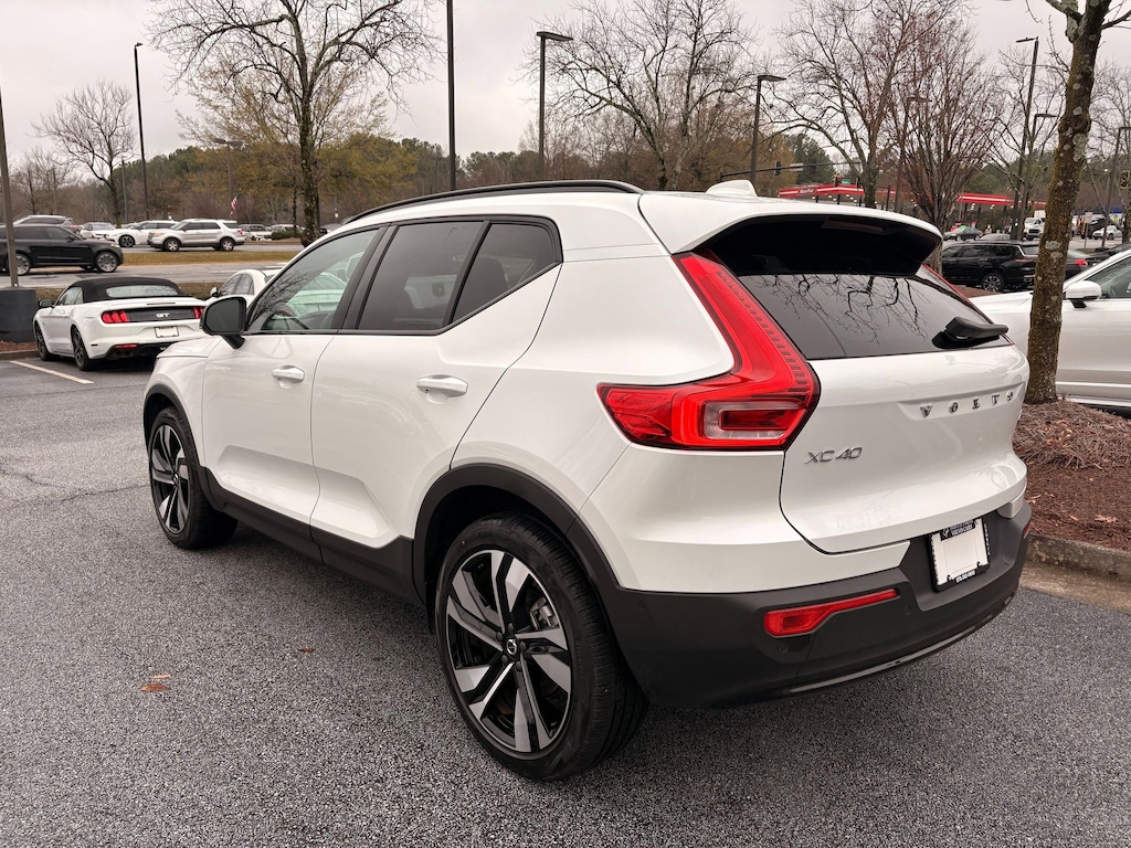 Certified 2025 Volvo XC40 B5 Plus B5 AWD Plus Dark Theme