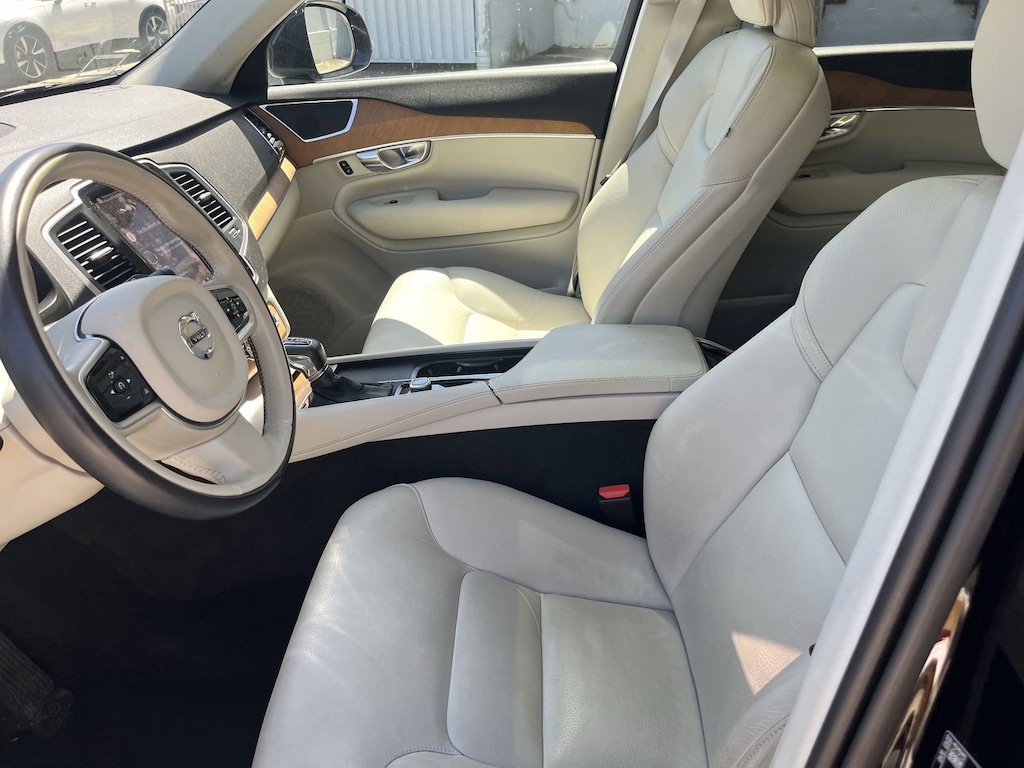 Certified 2022 Volvo XC90 T6 Momentum 7 Passenger T6 AWD Momentum 7P