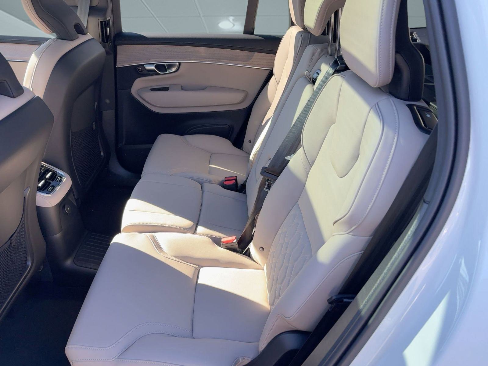 2026 Volvo XC90 Plus - Photo 14