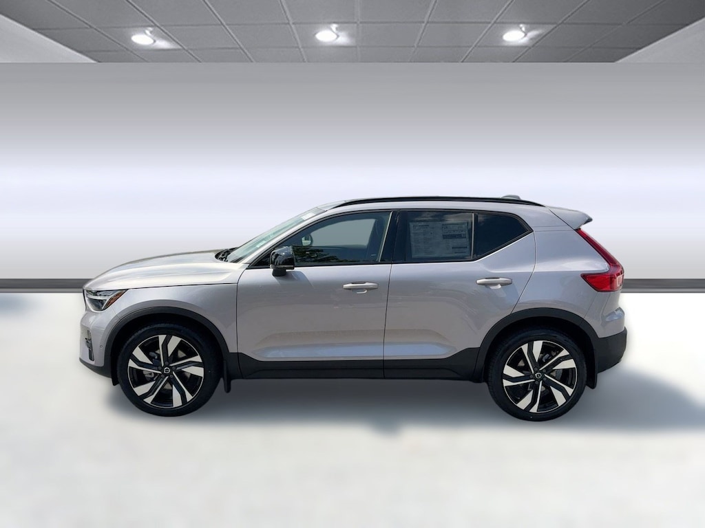 New 2026 Volvo XC40 B5 Ultra SUV