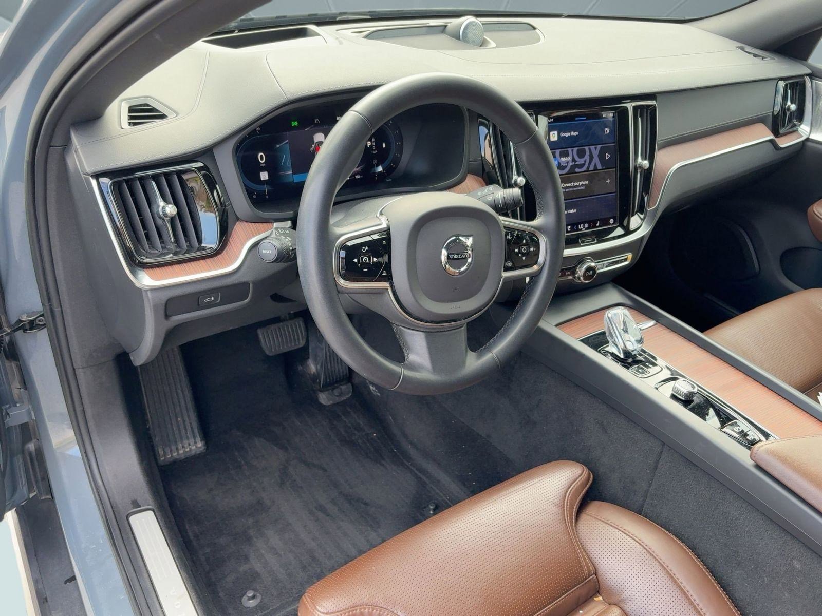 2023 Volvo V60 Cross Country B5 AWD Ultimate photo 4