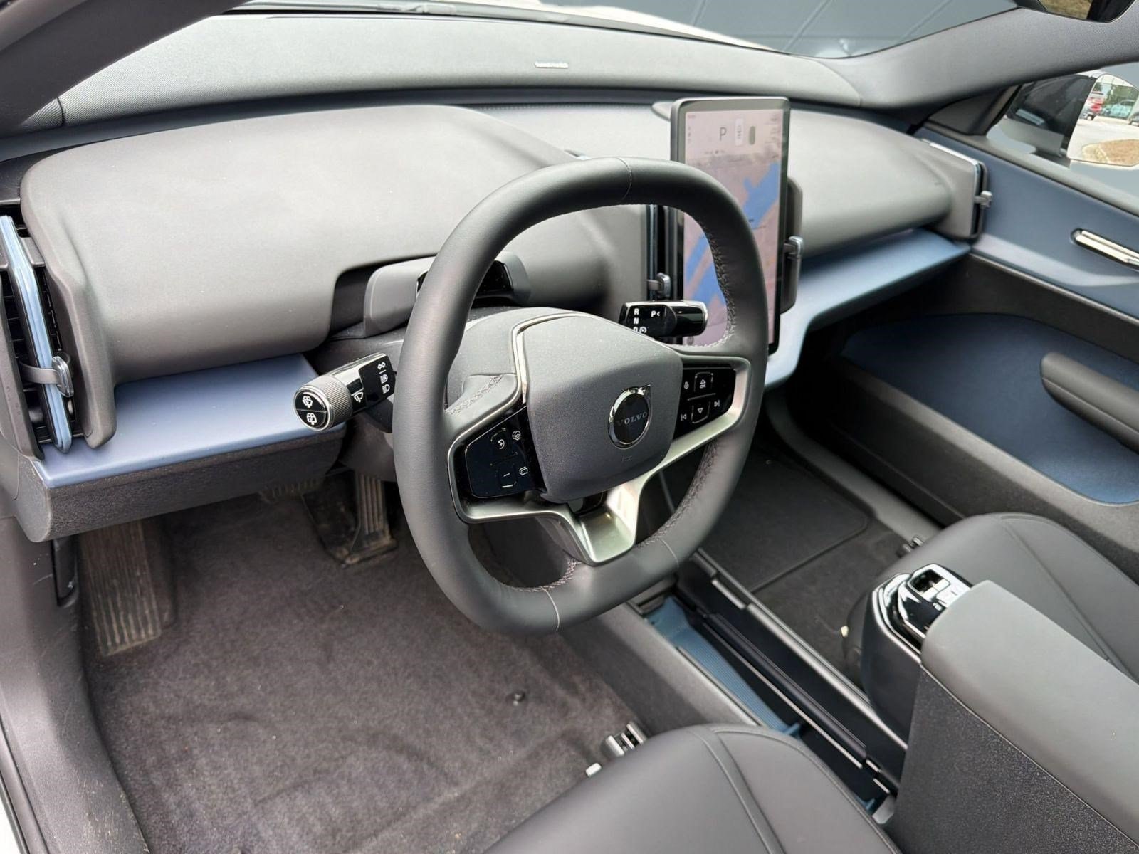 EX30 Cross Country Ultra SUV